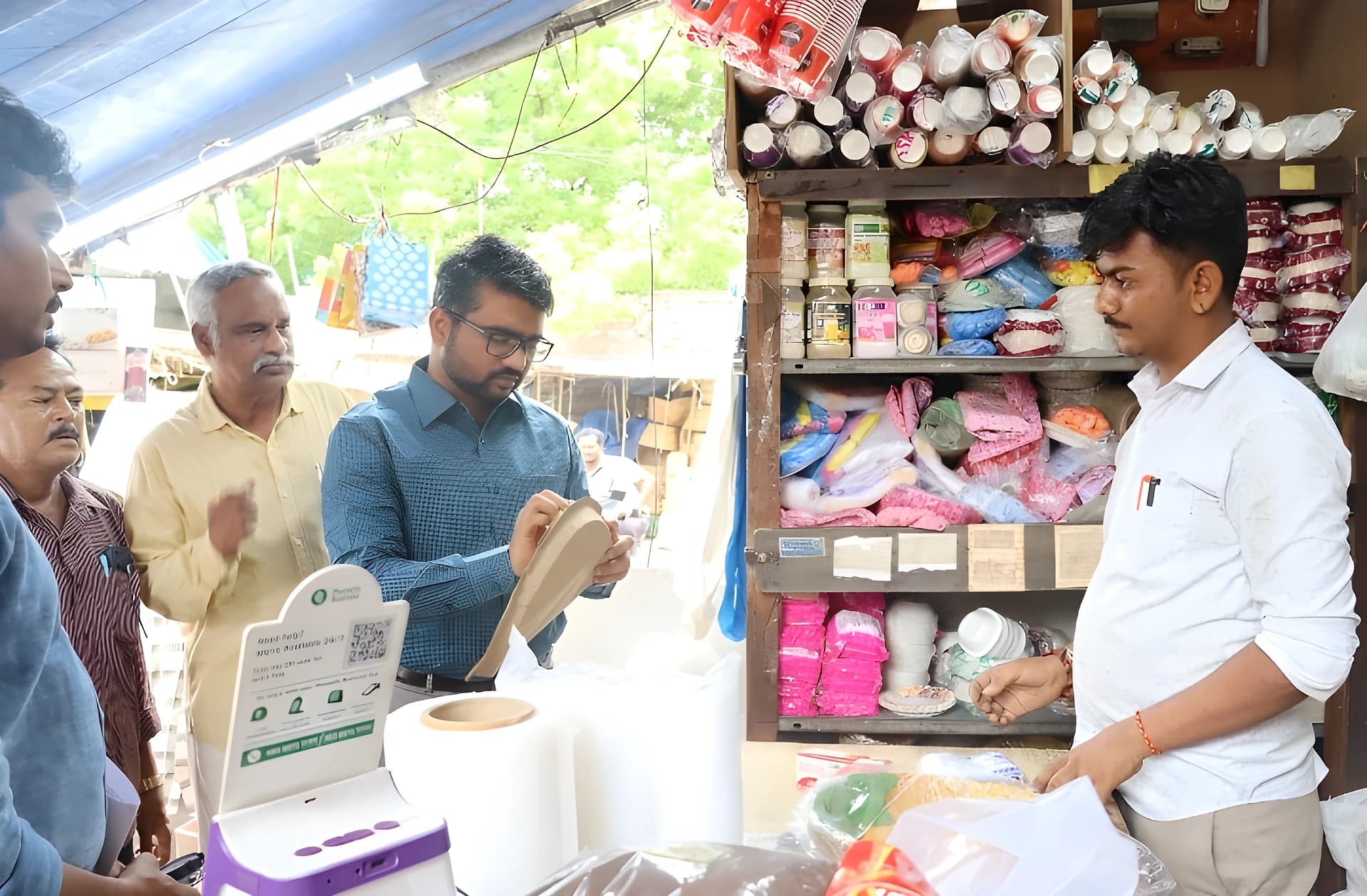 సింగిల్ యూజ్ ప్లాస్టిక్ పై గుంటూరు కమిషనర్ ఆకస్మిక తనిఖీలు