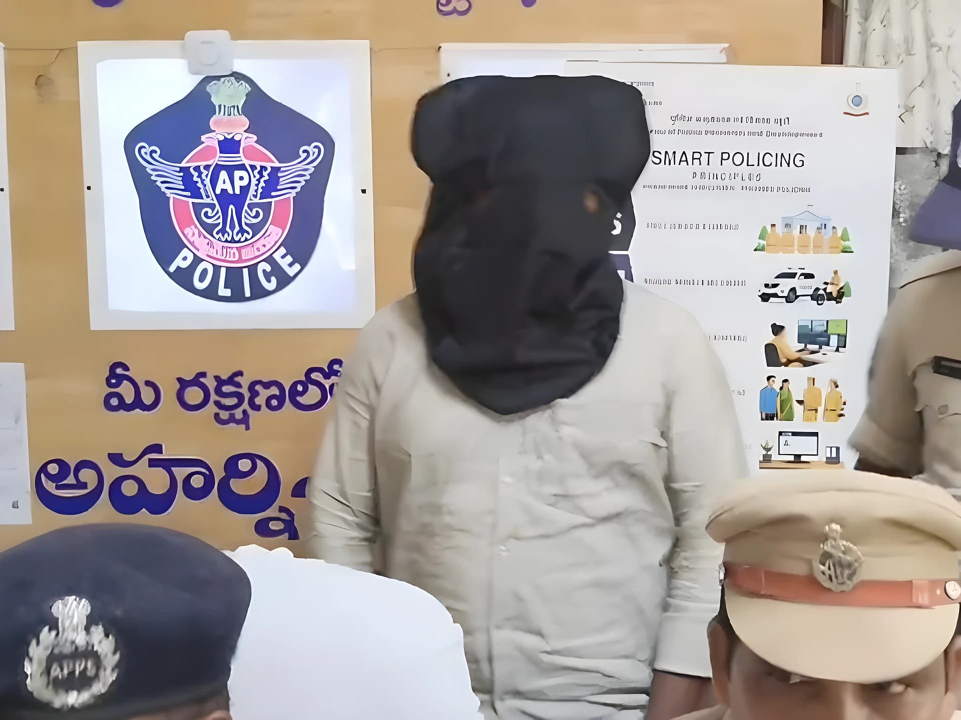 ఫేక్ న్యూస్ పోస్టులపై జర్నలిస్ట్ అరెస్ట్