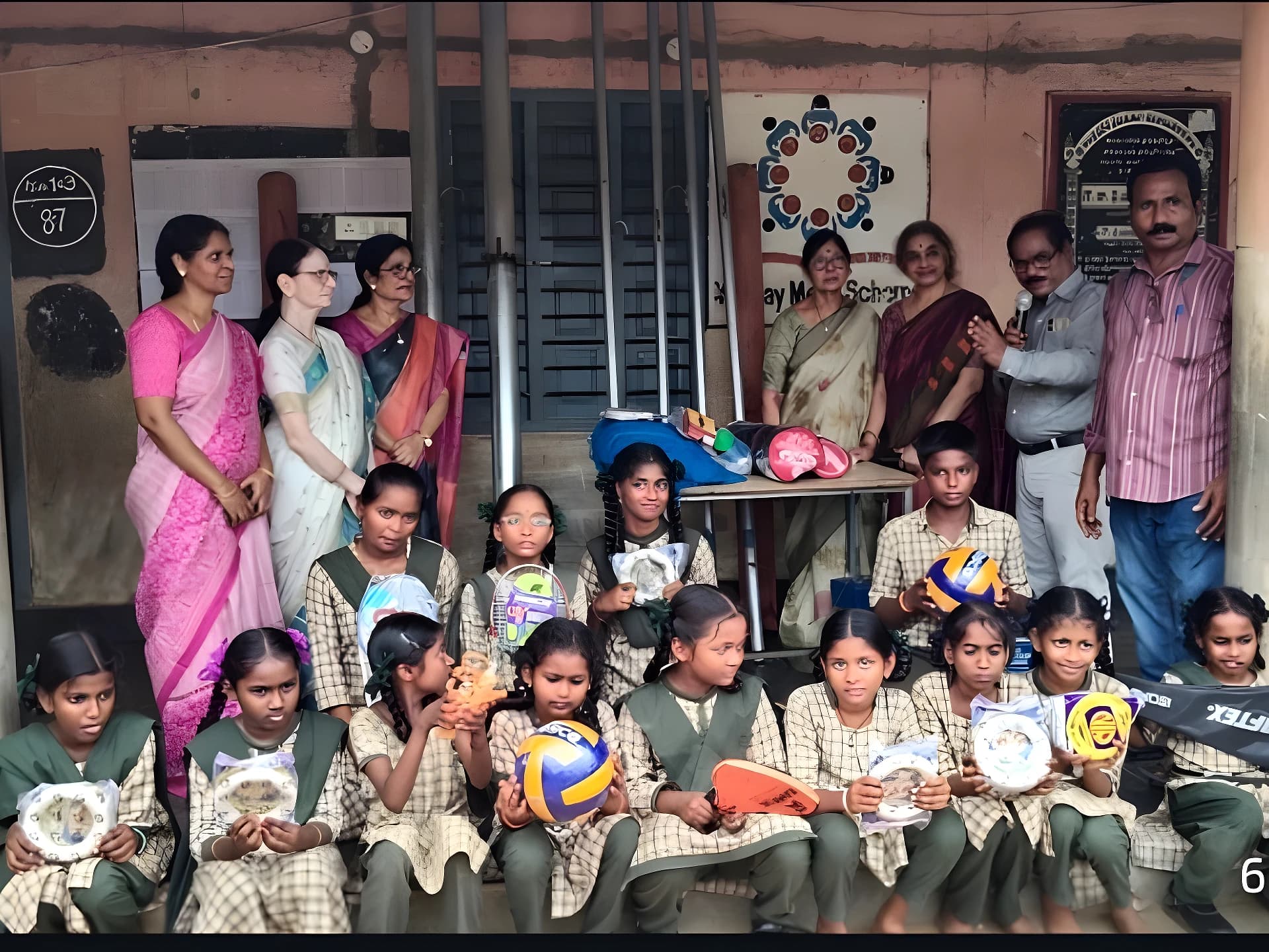 నవులూరు జెడ్పీ స్కూల్కు స్పోర్ట్స్ కిట్స్