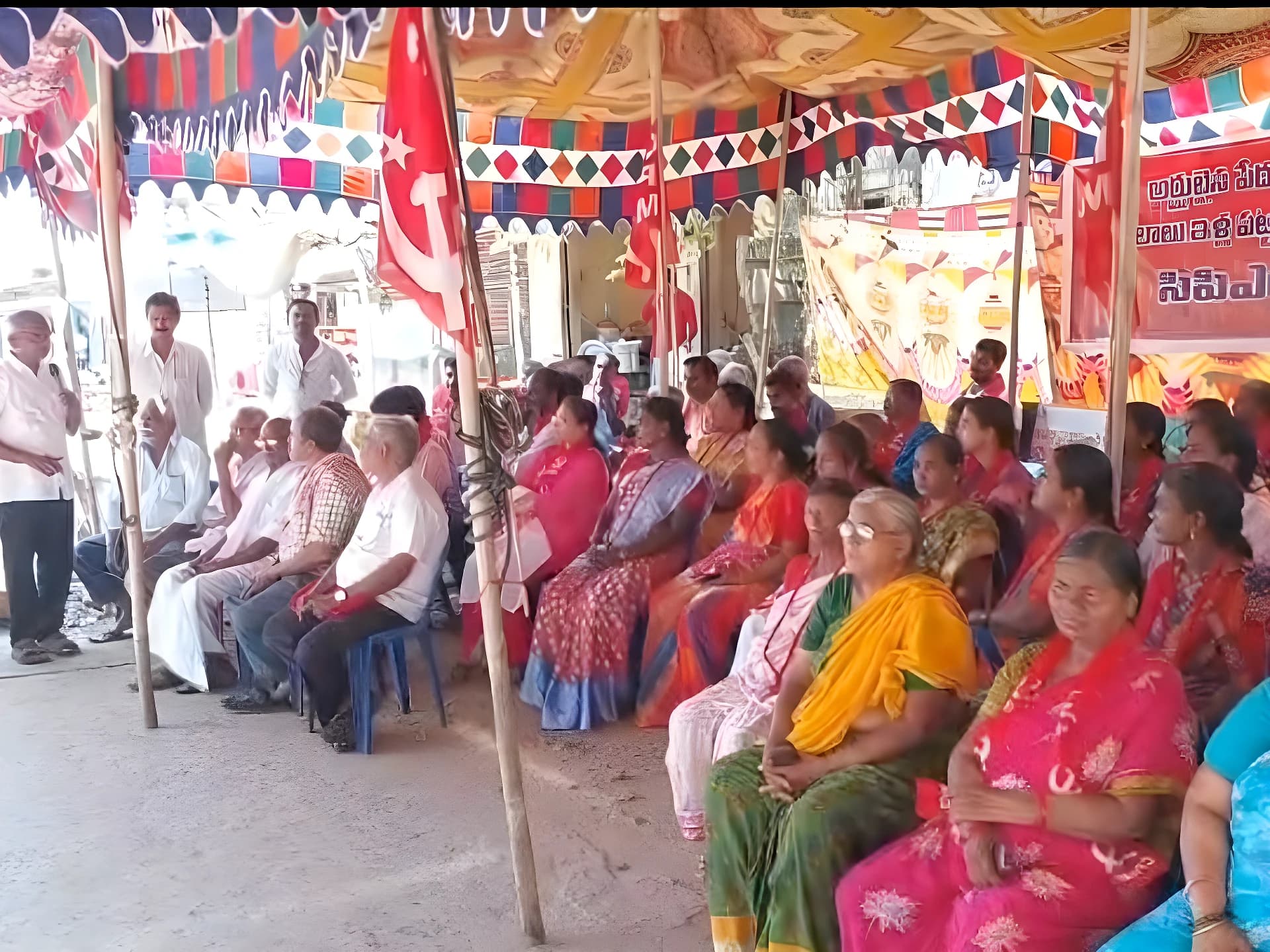ఇళ్ల స్థలాల కోసం CPM రిలే నిరాహార దీక్షలు