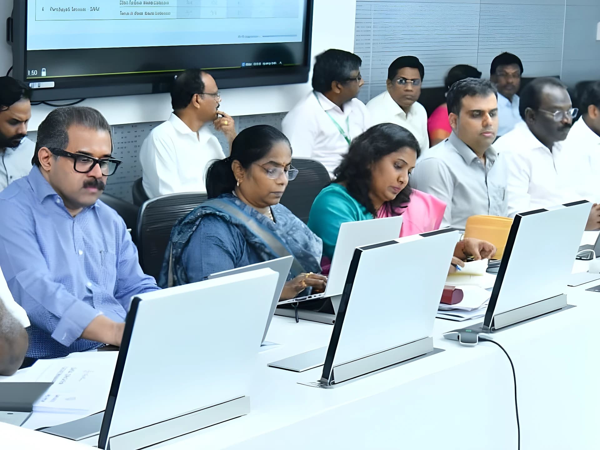 ప్రజల ఫిర్యాదులను త్వరగా సాల్వ్ చేయాలి