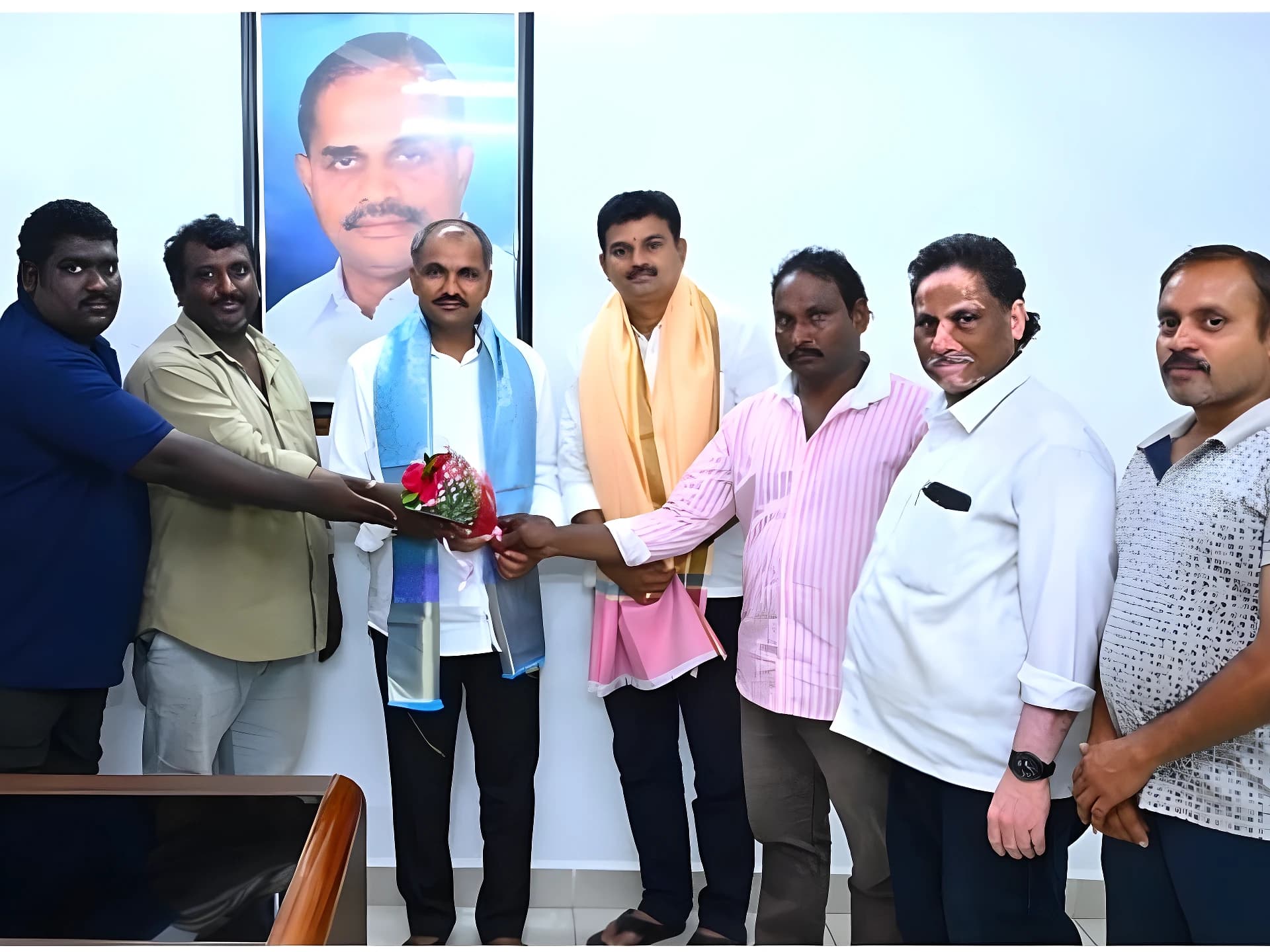 ఆటోడ్రైవర్ల సమస్యల పరిష్కారానికి సహకరిస్తాం