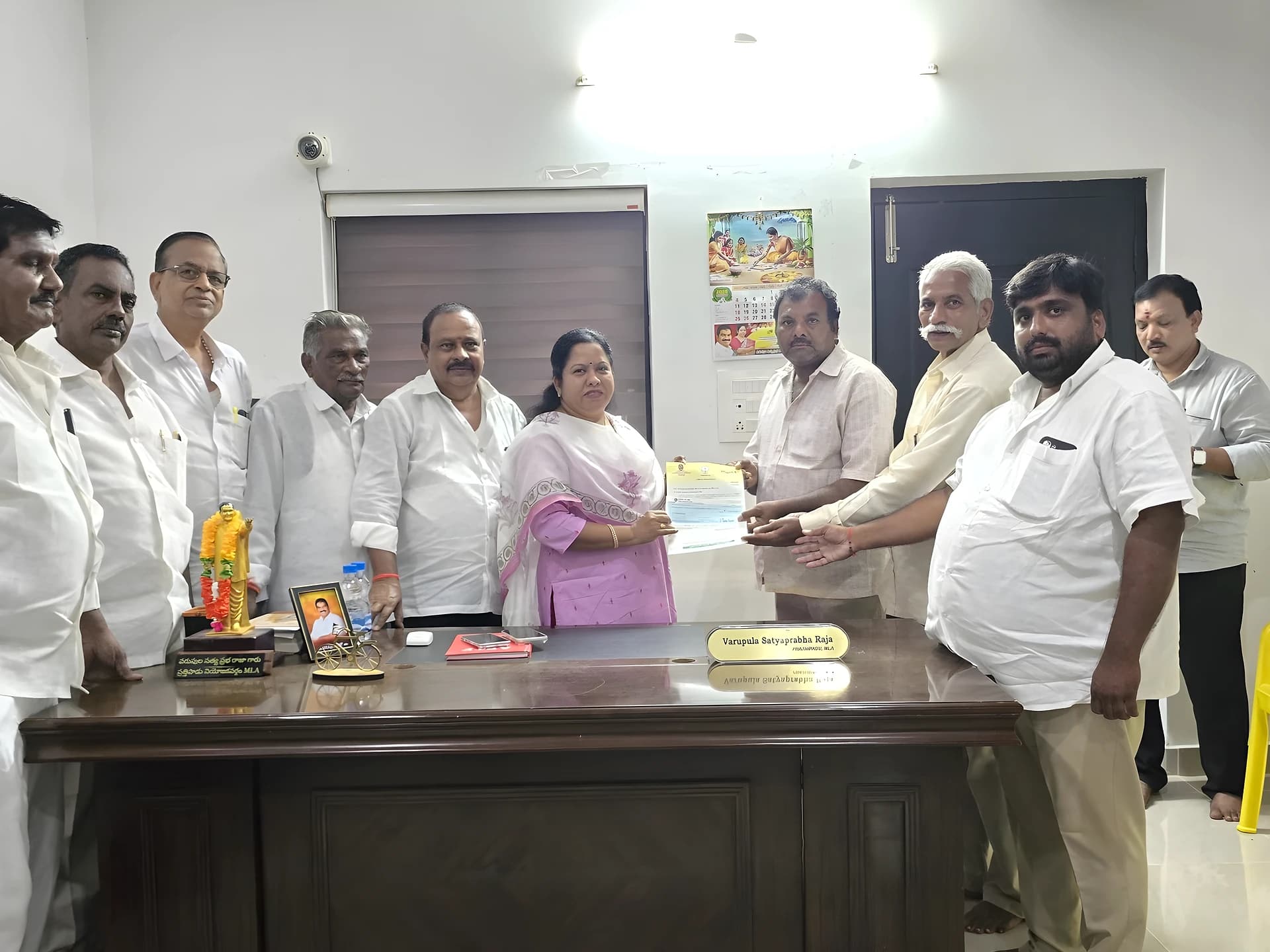 CMRF చెక్కులు.. పేదలకు భరోసా!ల