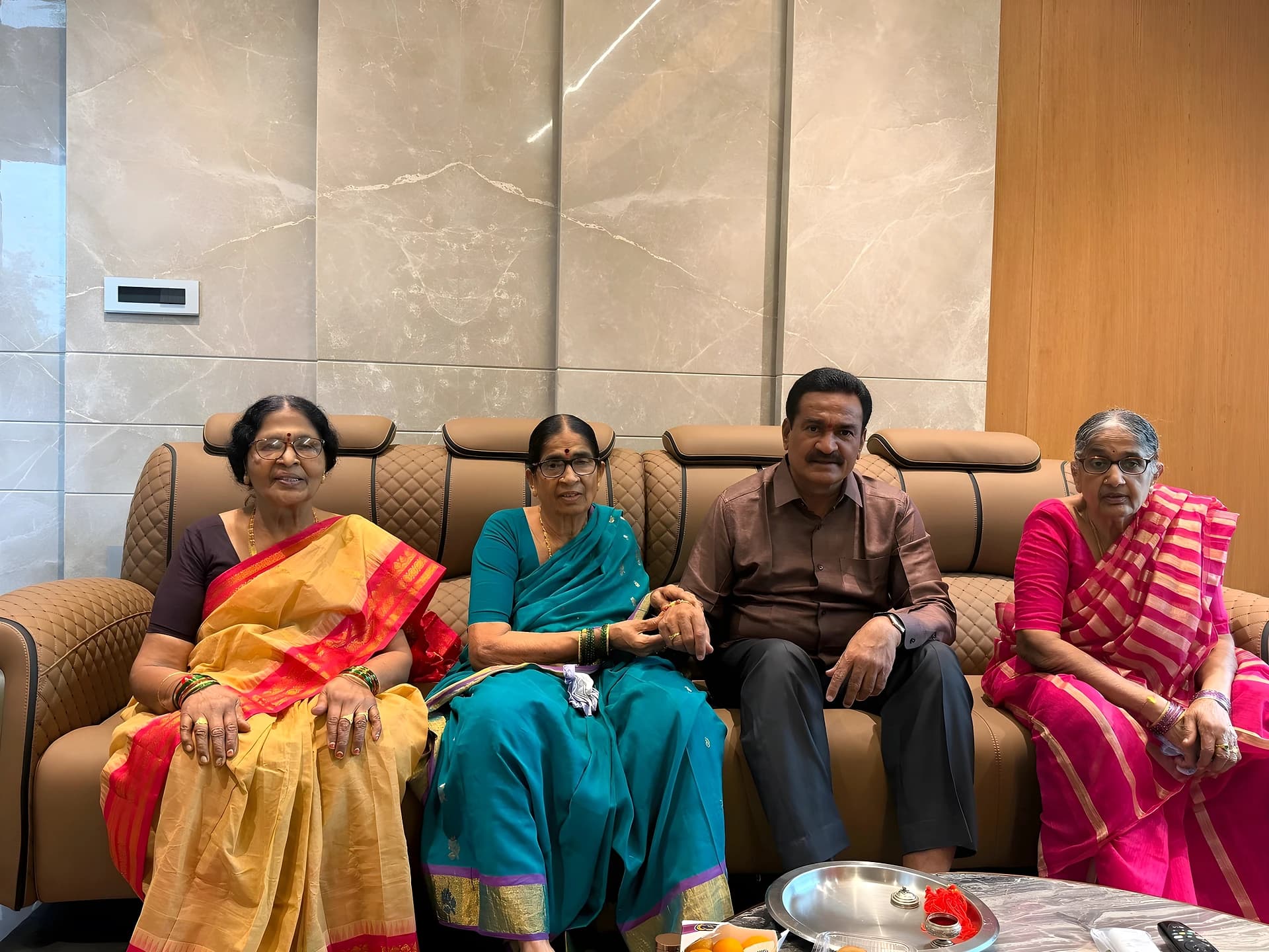 రాఖీ వేడుకల్లో గంప గోవర్ధన్