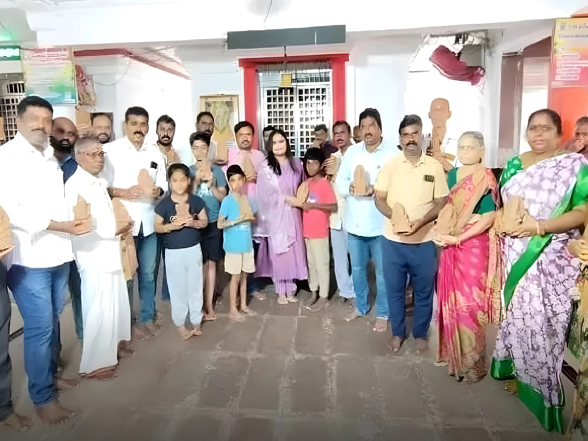 కామారెడ్డిలో మట్టి వినాయక విగ్రహాల పంపిణీ