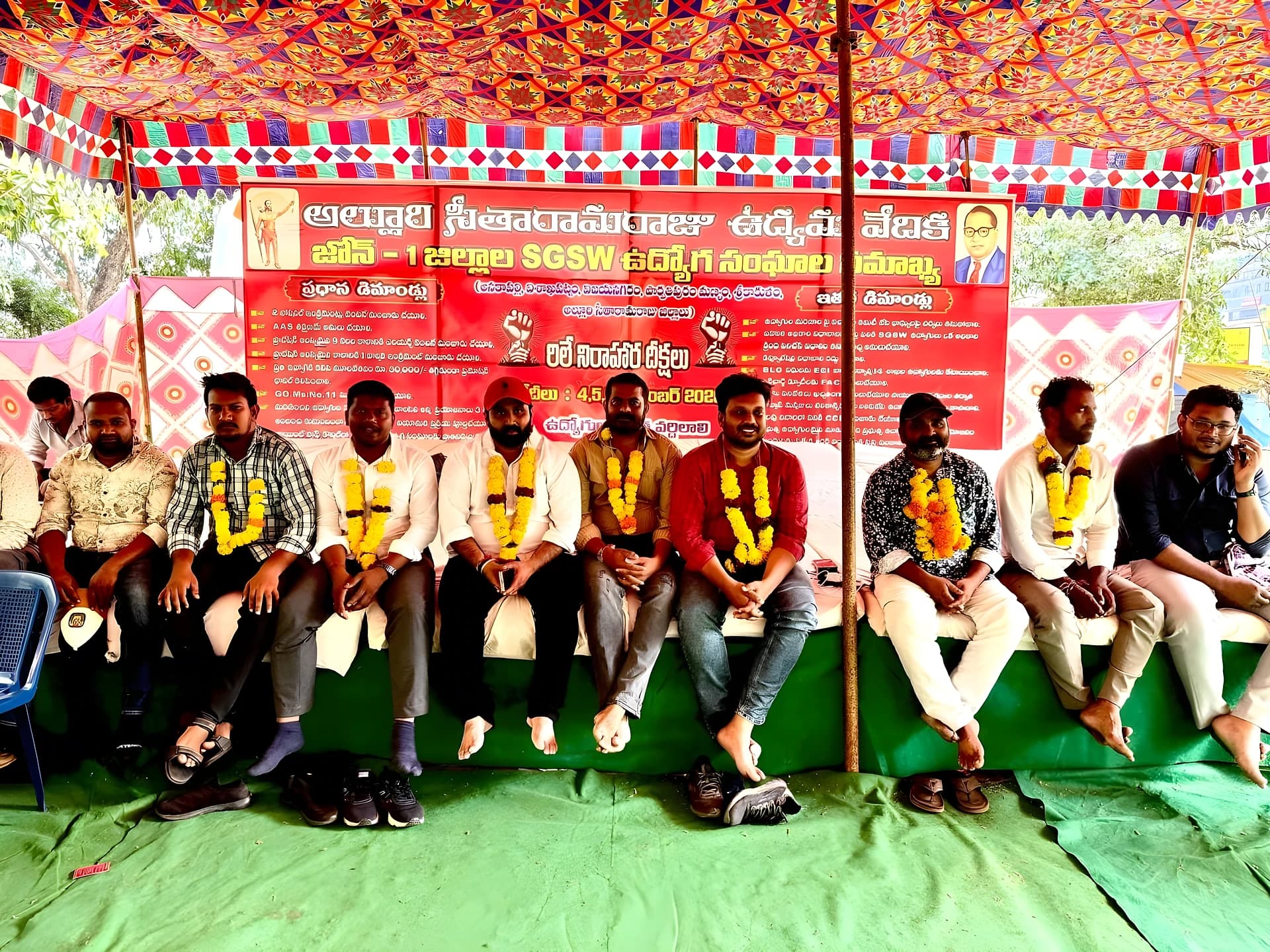 రెండో రోజుకు చేరిన సచివాలయ ఉద్యోగుల దీక్ష