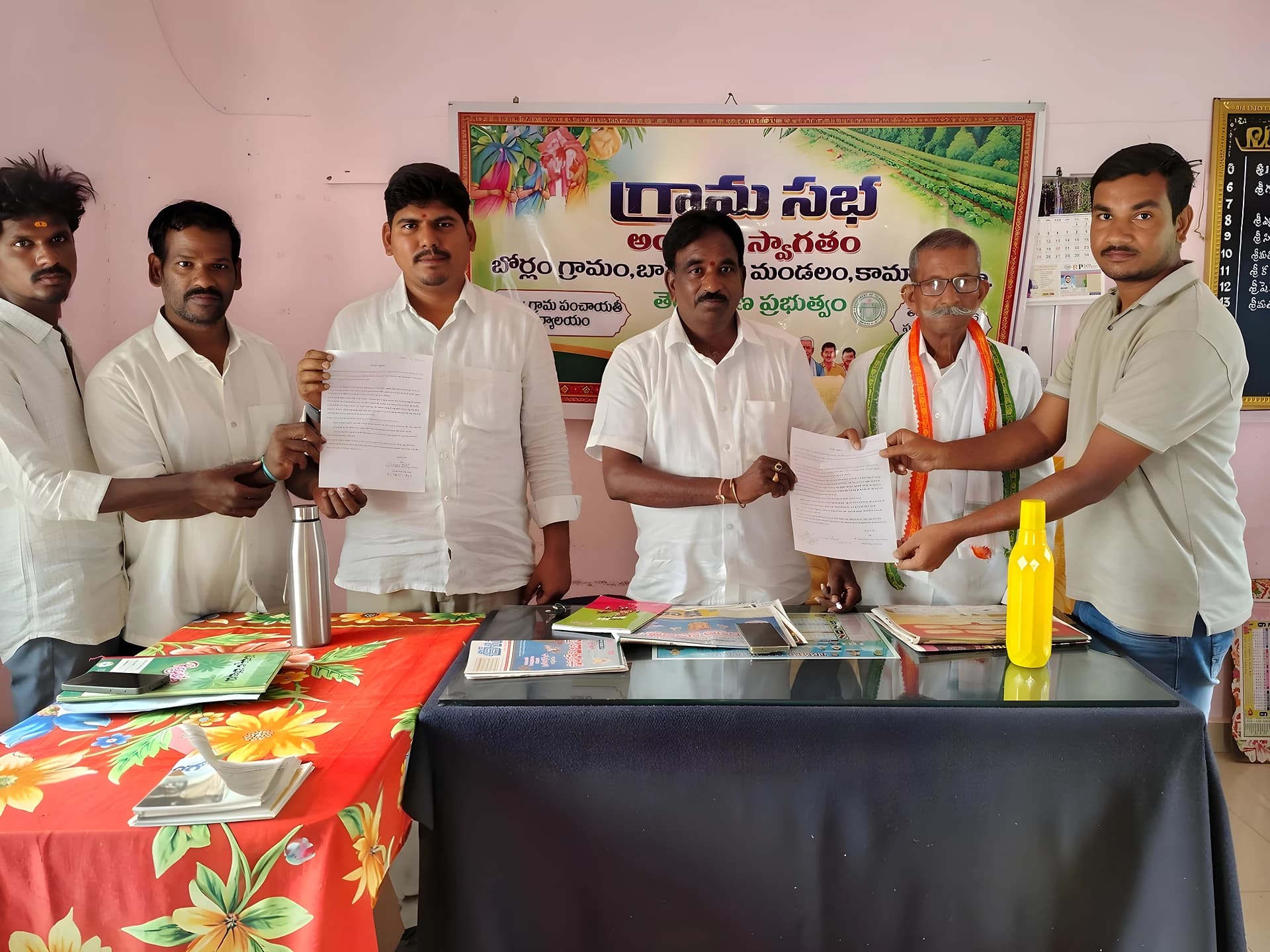 బోర్లంలో డబుల్ బెడ్రూం ప్లాట్లపై BRS ఫైర్!