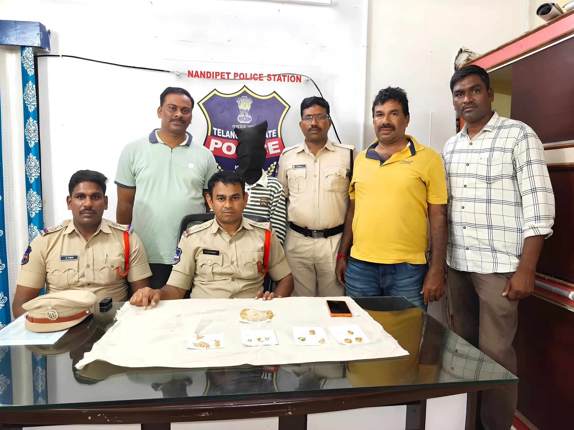 అంతరాష్ట్ర దొంగ అరెస్ట్.. 10 తులాల బంగారం స్వాధీనం