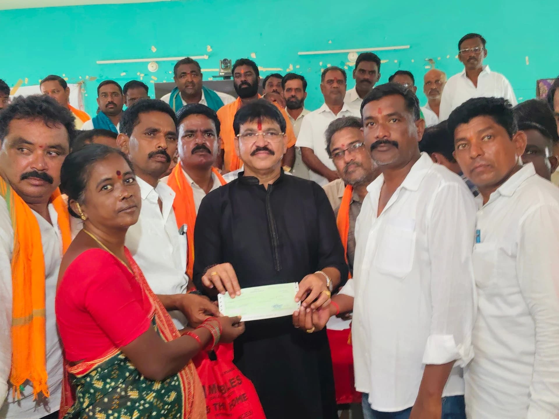 కళ్యాణలక్ష్మి, షాదీ ముబారక్ చెక్కుల పంపిణీ