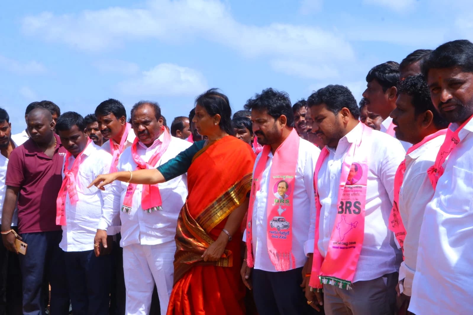 కంపెనీ అయినా పెట్టాలే.. లేకపోతే మా భూములు మాకియ్యాలె..
