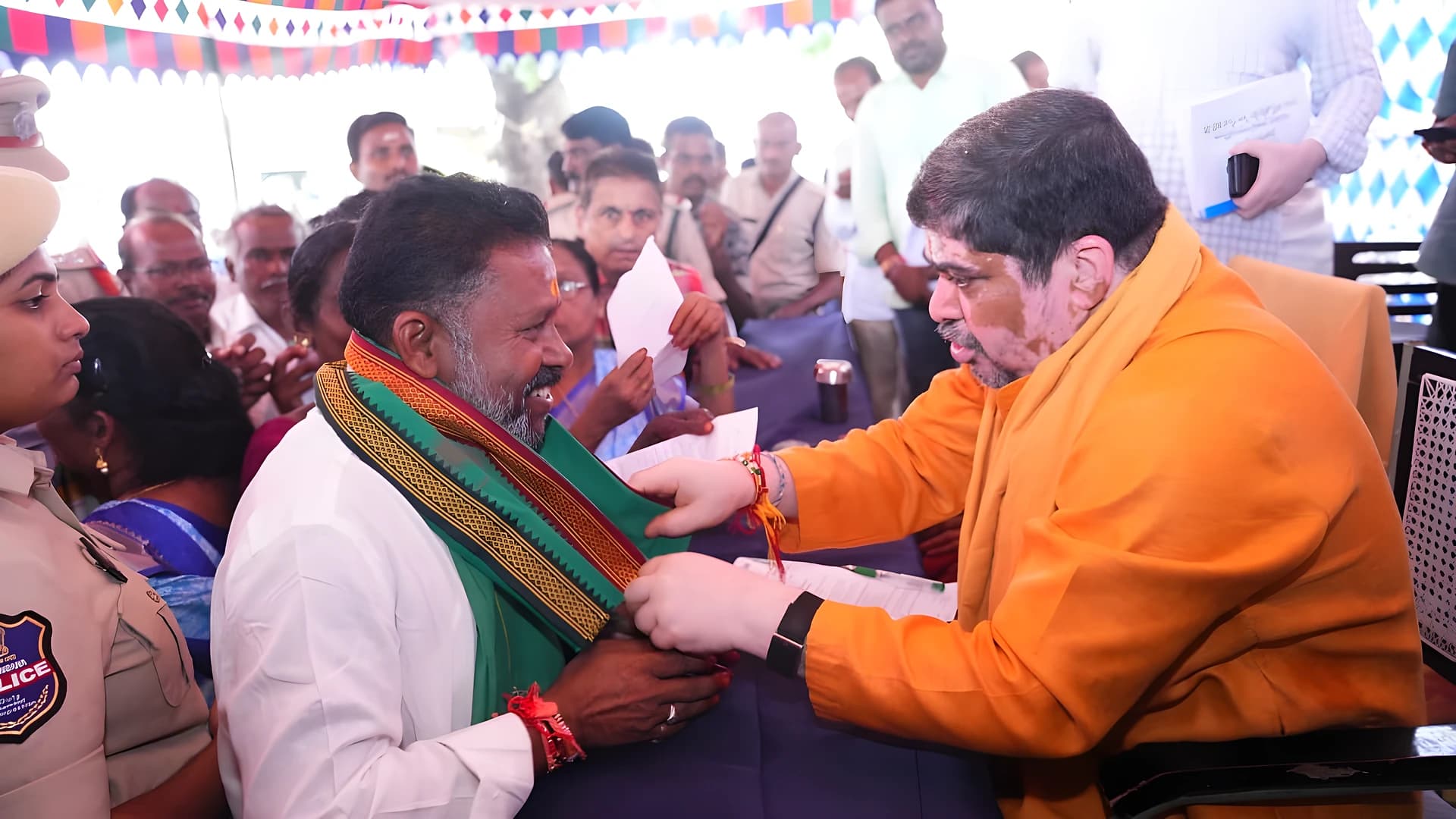 రైతు బీమాపై మంత్రి పొన్నం ప్రభాకర్కి వినతి