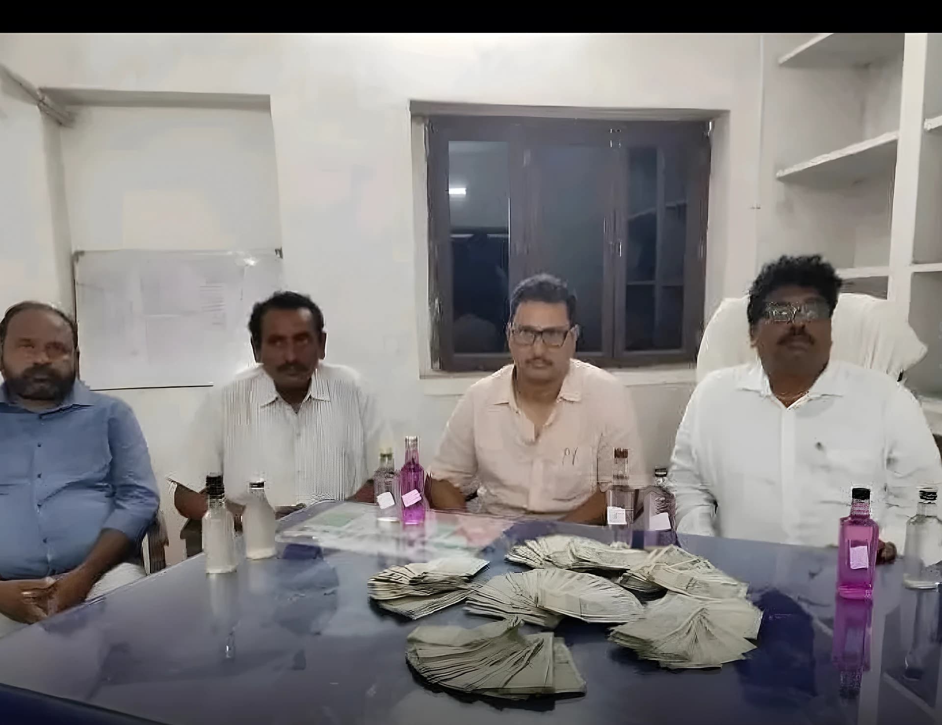 రూ.3 లక్షల లంచం.. ఏసీబీకి చిక్కిన అధికారులు
