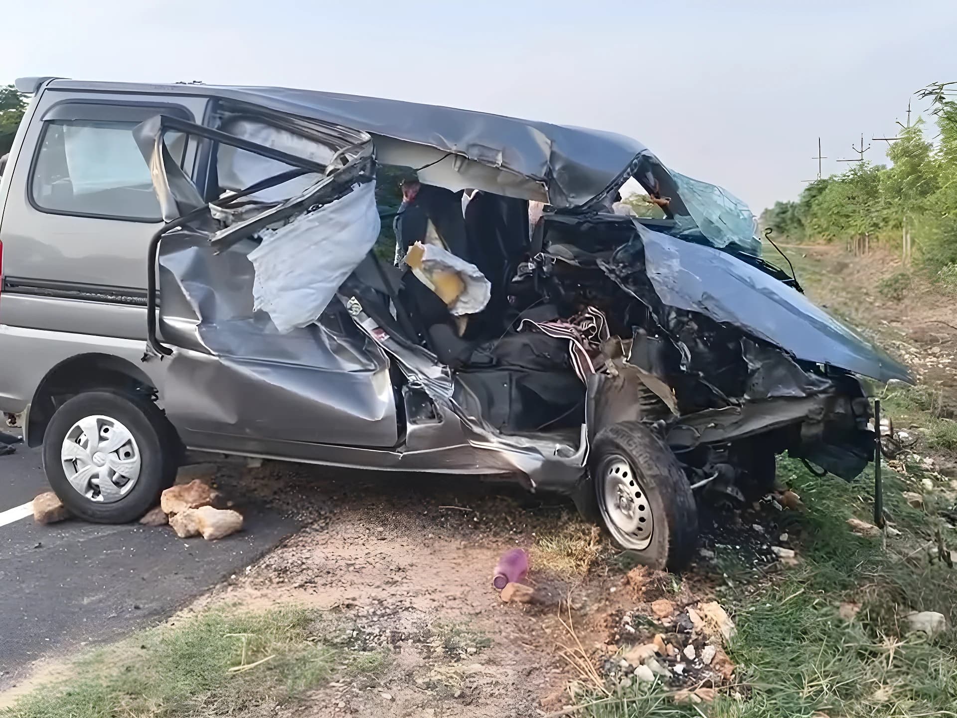 పెళ్లి చూపులకు వెళ్తూ... రోడ్డు యాక్సిడెంట్... ఇద్దరు మృతి