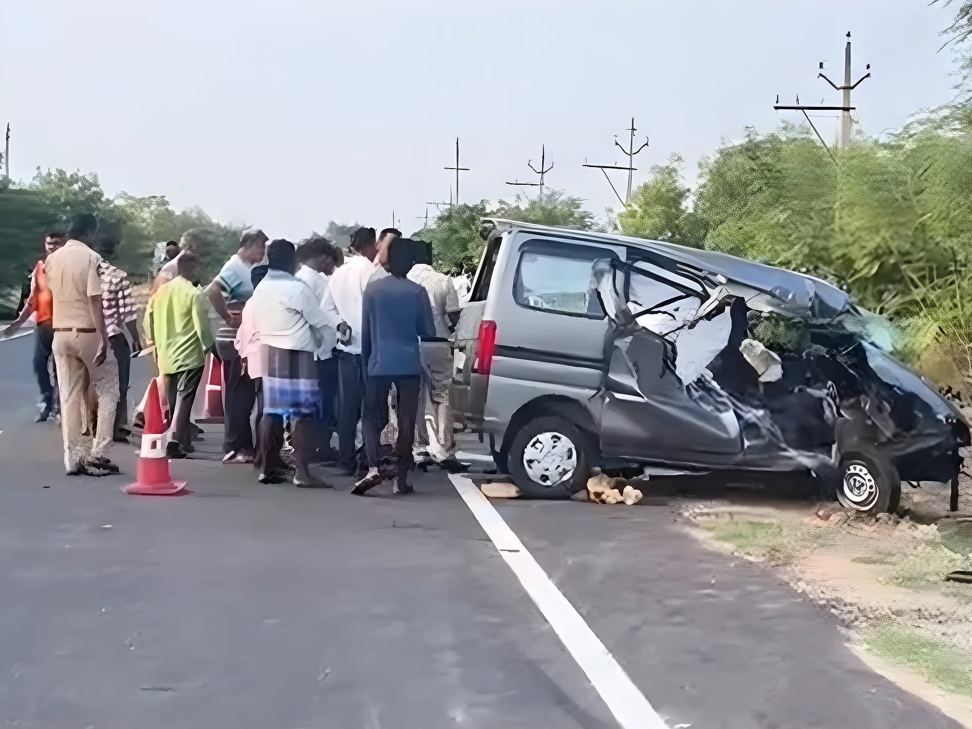 పెళ్లి చూపులకు వెళ్తూ... రోడ్డు యాక్సిడెంట్... ఇద్దరు మృతి