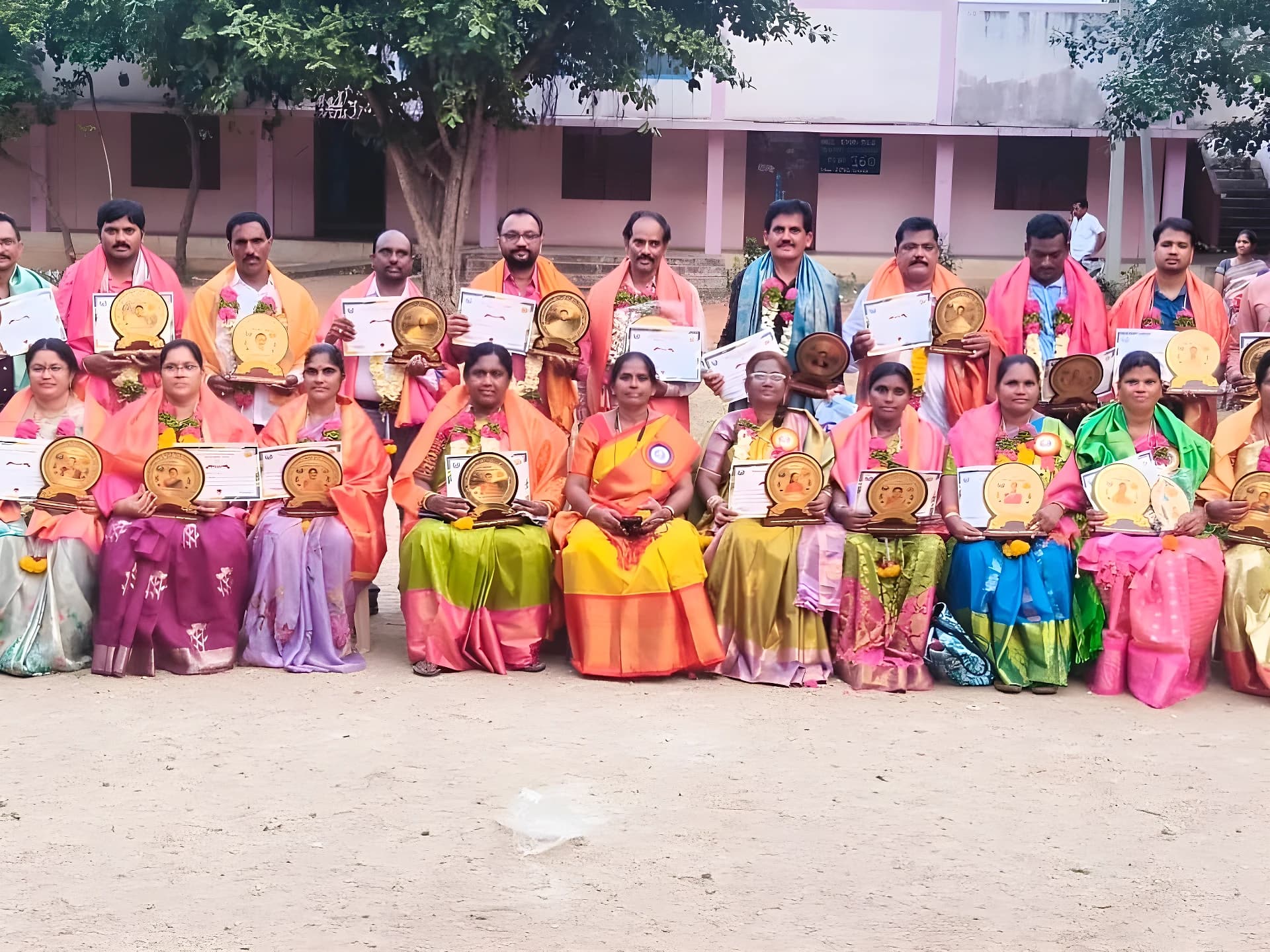 చివ్వెంలలో ఉత్తమ ఉపాధ్యాయులకు సన్మానం