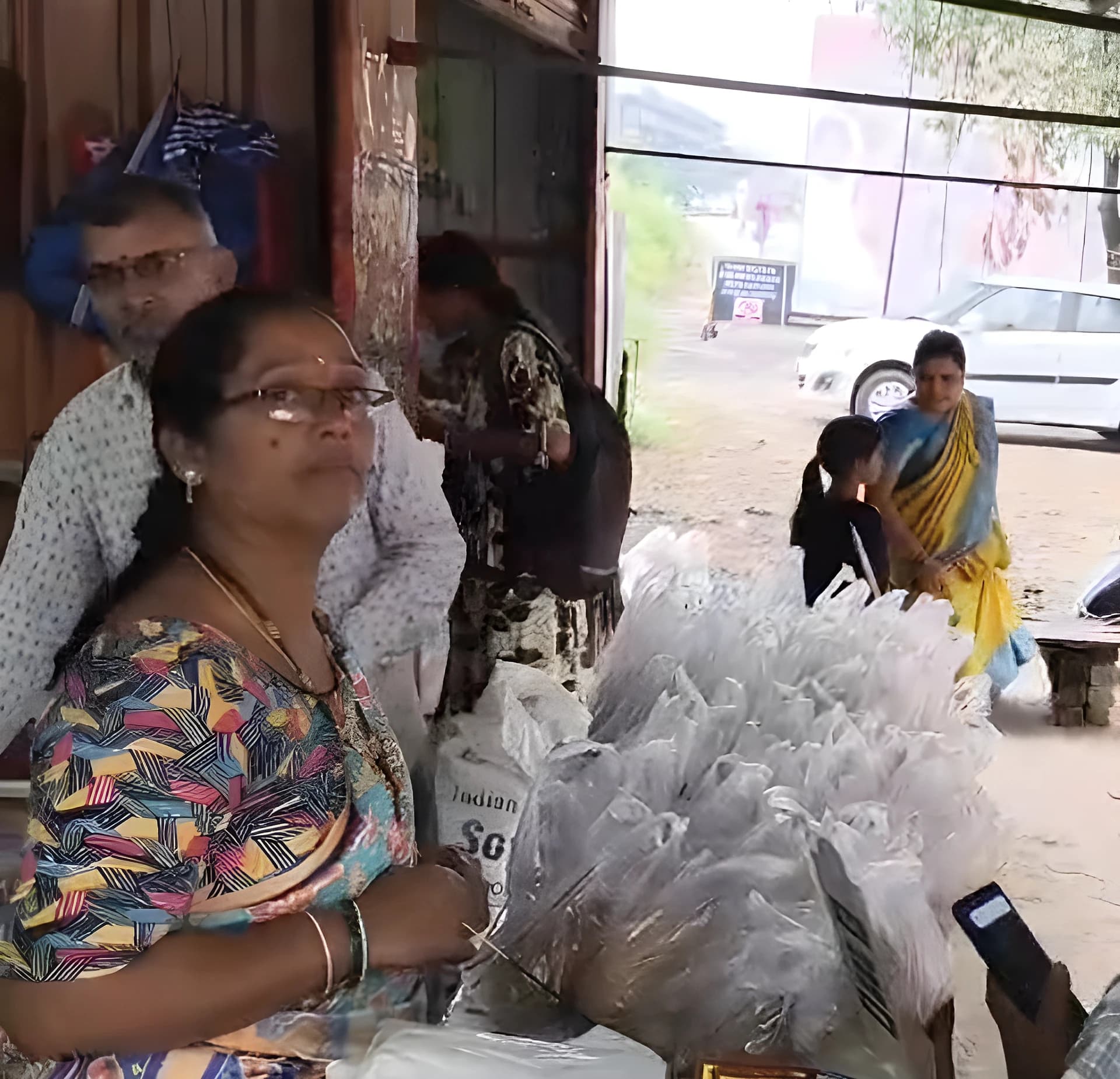 🥥 రూల్స్ బ్రేక్ చేస్తున్న వ్యాపారులు