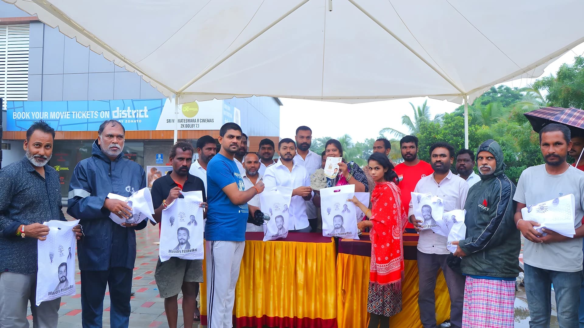 పటాన్చెరులో మట్టి వినాయకుల డిస్ట్రిబ్యూషన్