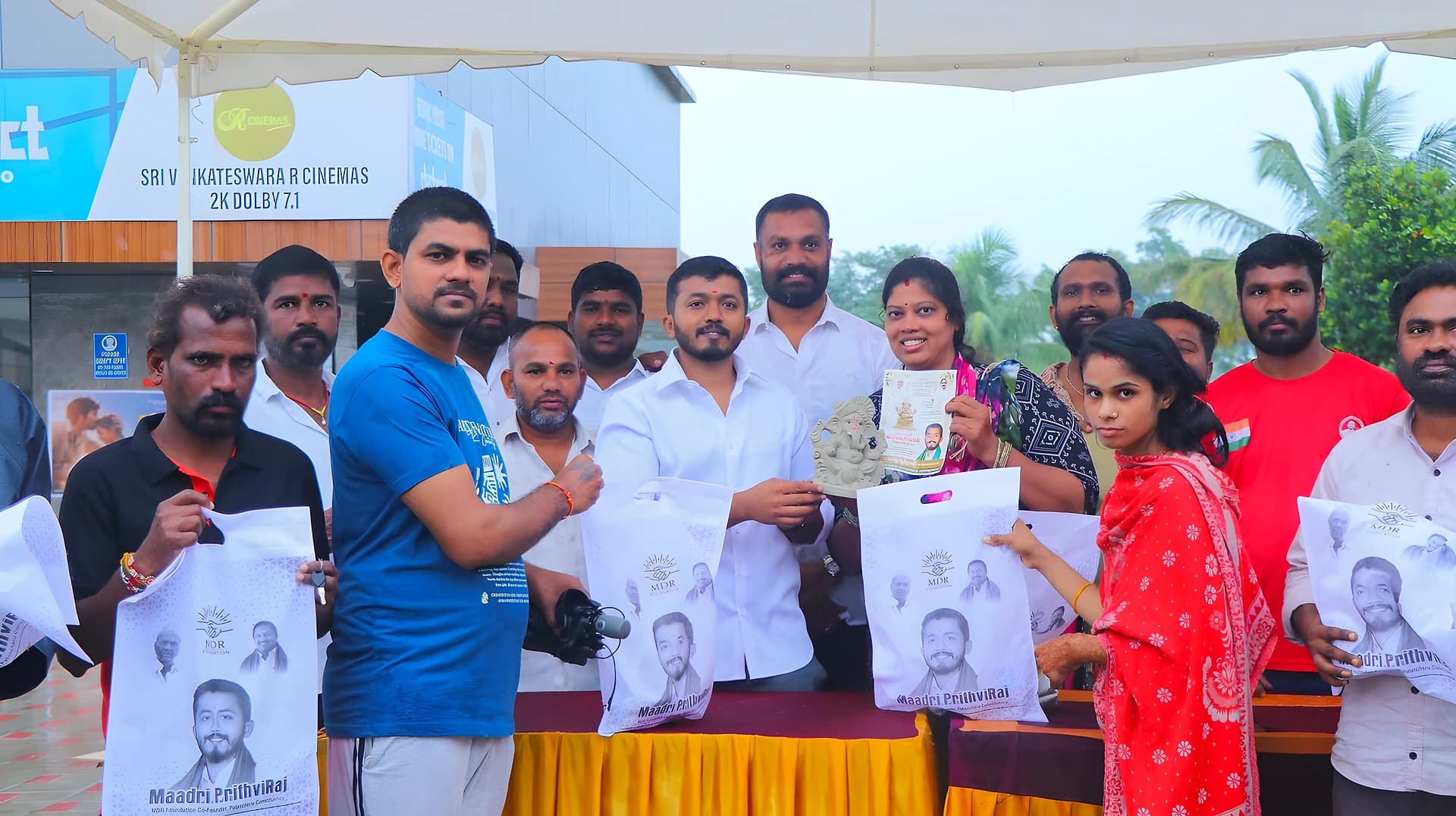 పటాన్చెరులో మట్టి వినాయకుల డిస్ట్రిబ్యూషన్