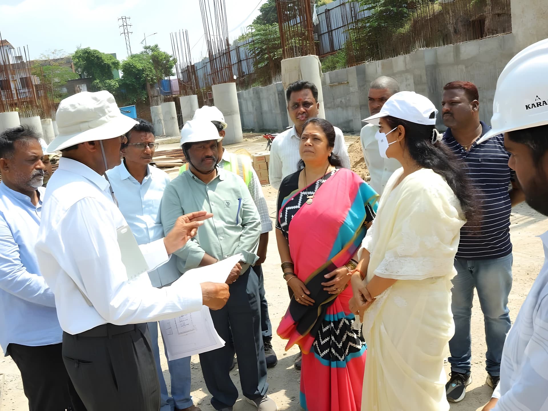 'బస్స్టేషన్ పనులు వేగవంతం చేయాలి'