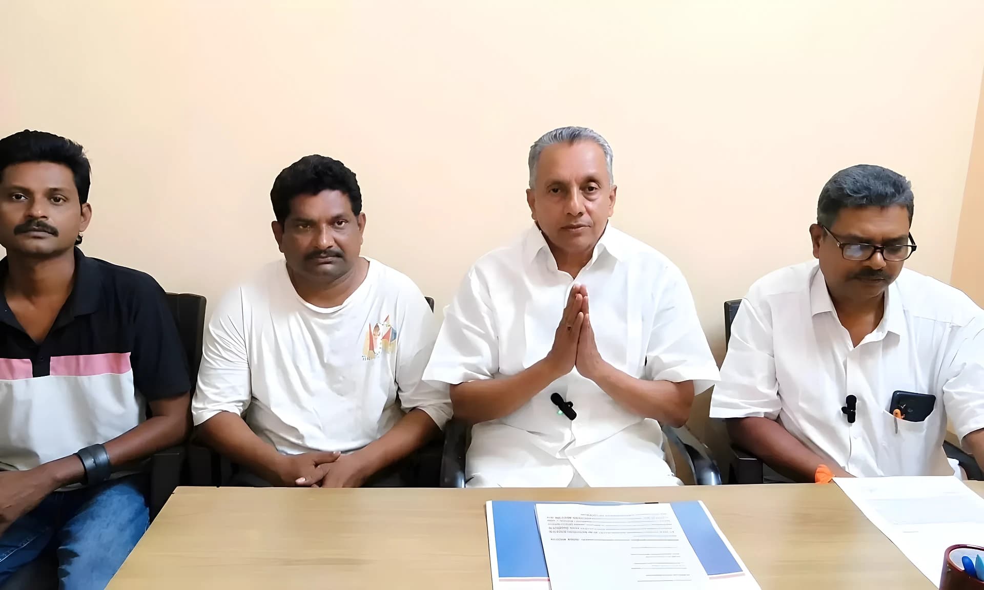 పోస్టుమాస్టర్ నిర్లక్ష్యం.. బాధితుడికి ఆర్థిక నష్టం