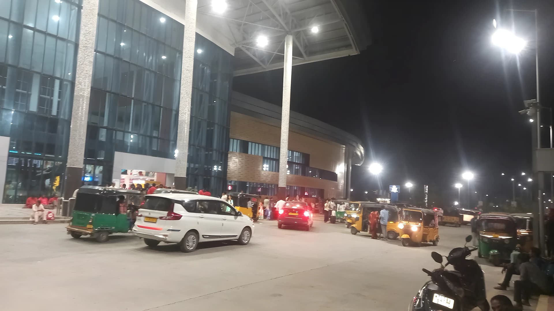 నో బస్ @ చర్లపల్లి రైల్వే స్టేషన్