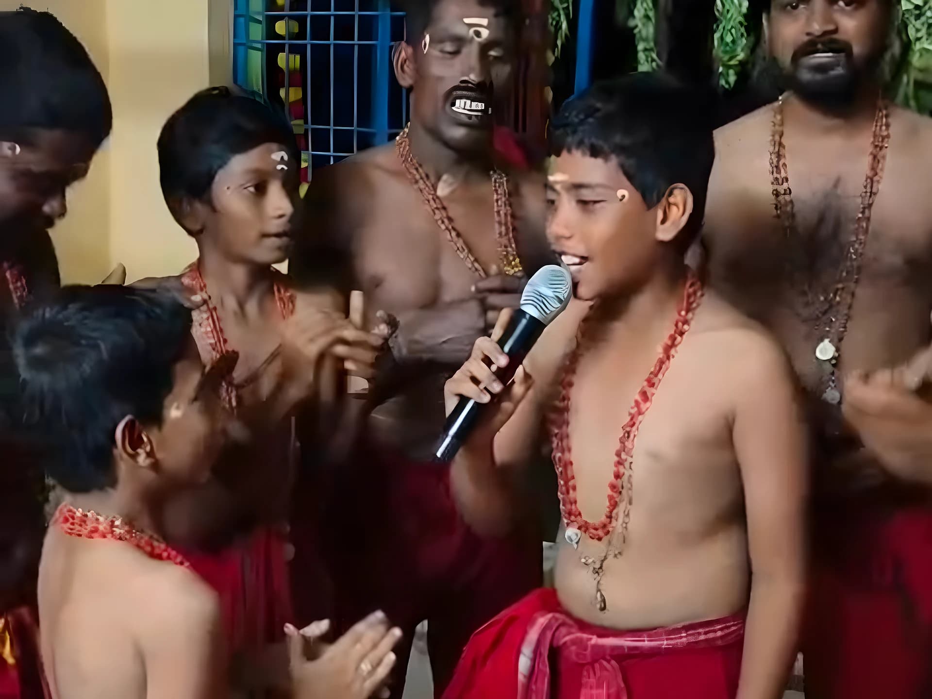 భవానీ మాలలతో చిన్నారుల భక్తి సందడి