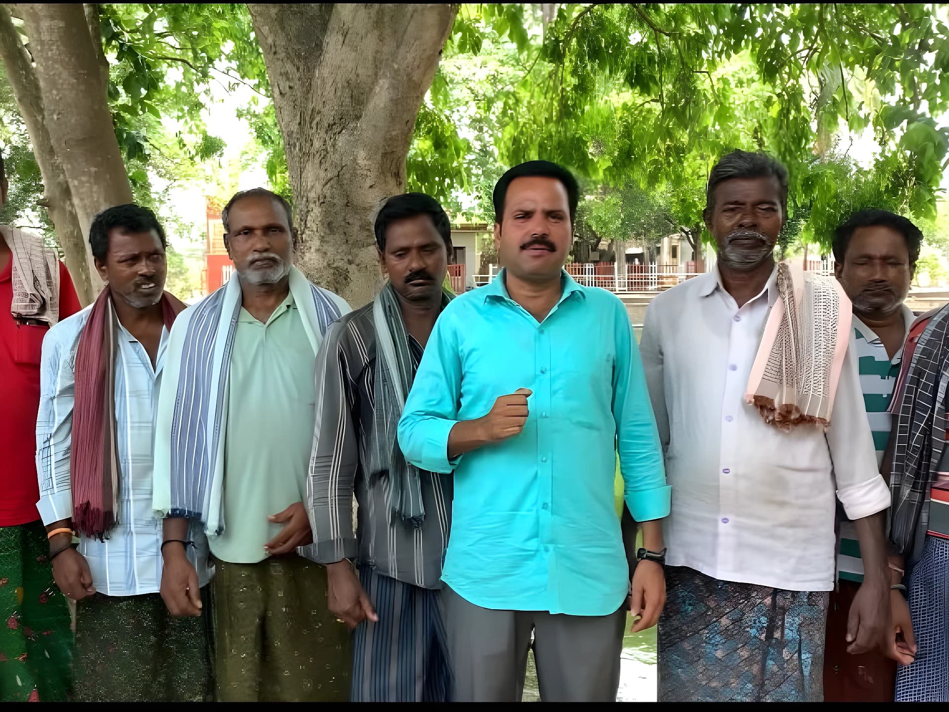 కళాసి, హమాలీ కార్మికులకు Special Law కావాలి