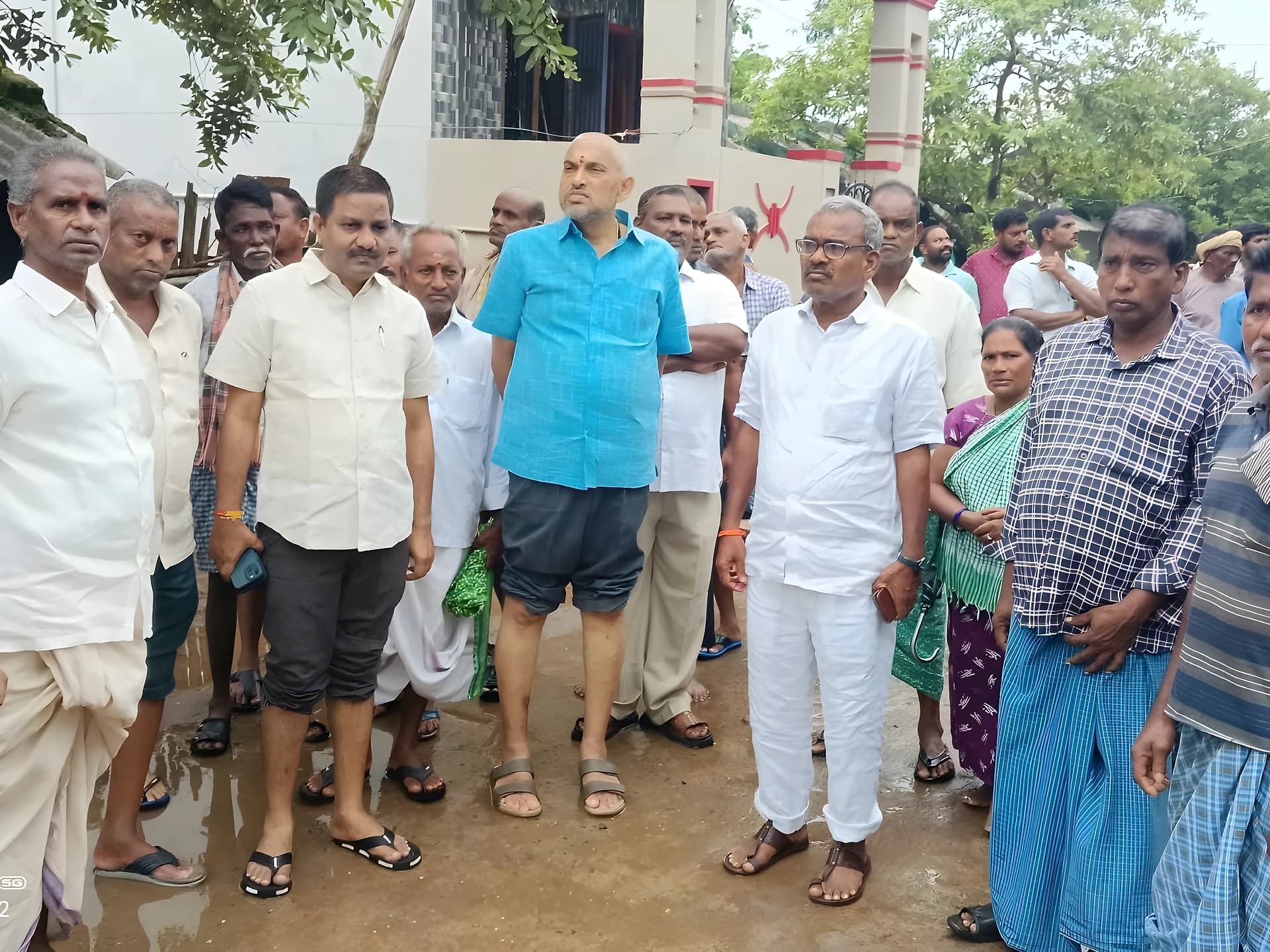 వరదలో పంటలు నష్టం.. MLC పర్యటన!