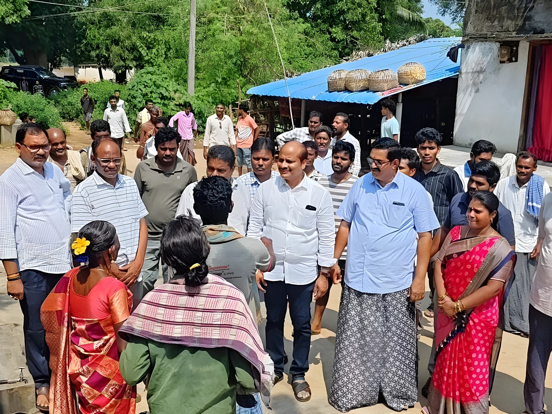 తుఫాన్ ప్రభావిత రైతులకు పరిహారం ఇవ్వాలి: తలే రాజేష్