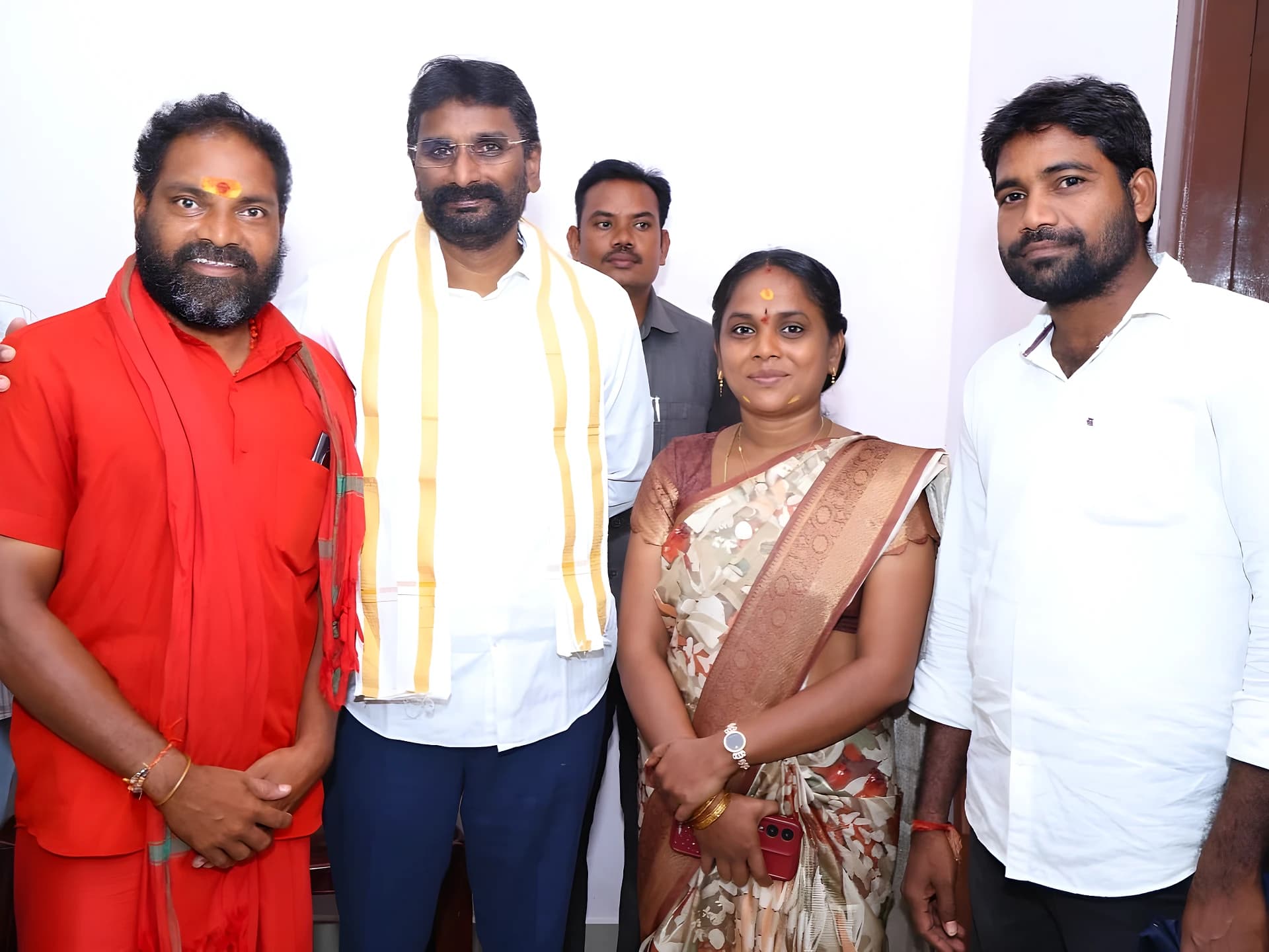 MLAను కలిసిన జనసేన పార్టీ నాయకులు