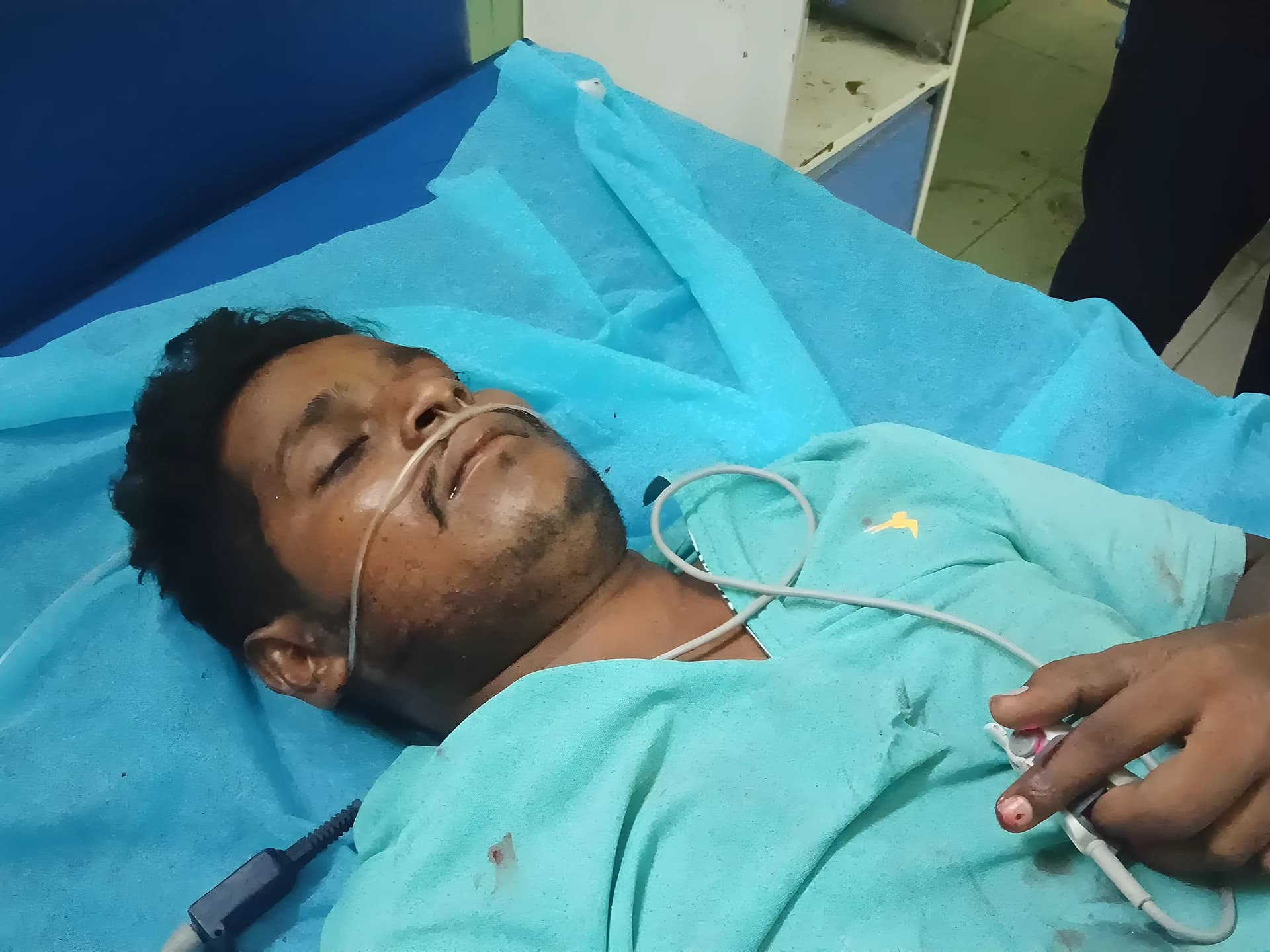 ఆటో ఢీకొని వ్యక్తికి తీవ్ర గాయాలు