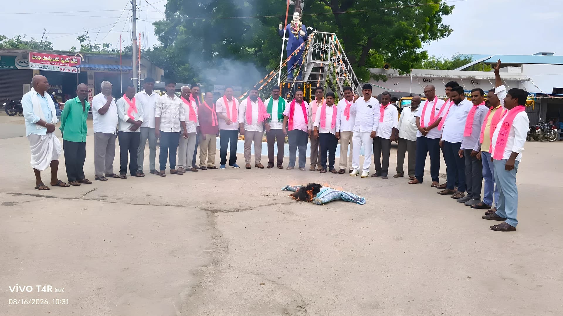 పథకాల అమలుపై బీఆర్ఎస్ ఆగ్రహం.. నిరసన