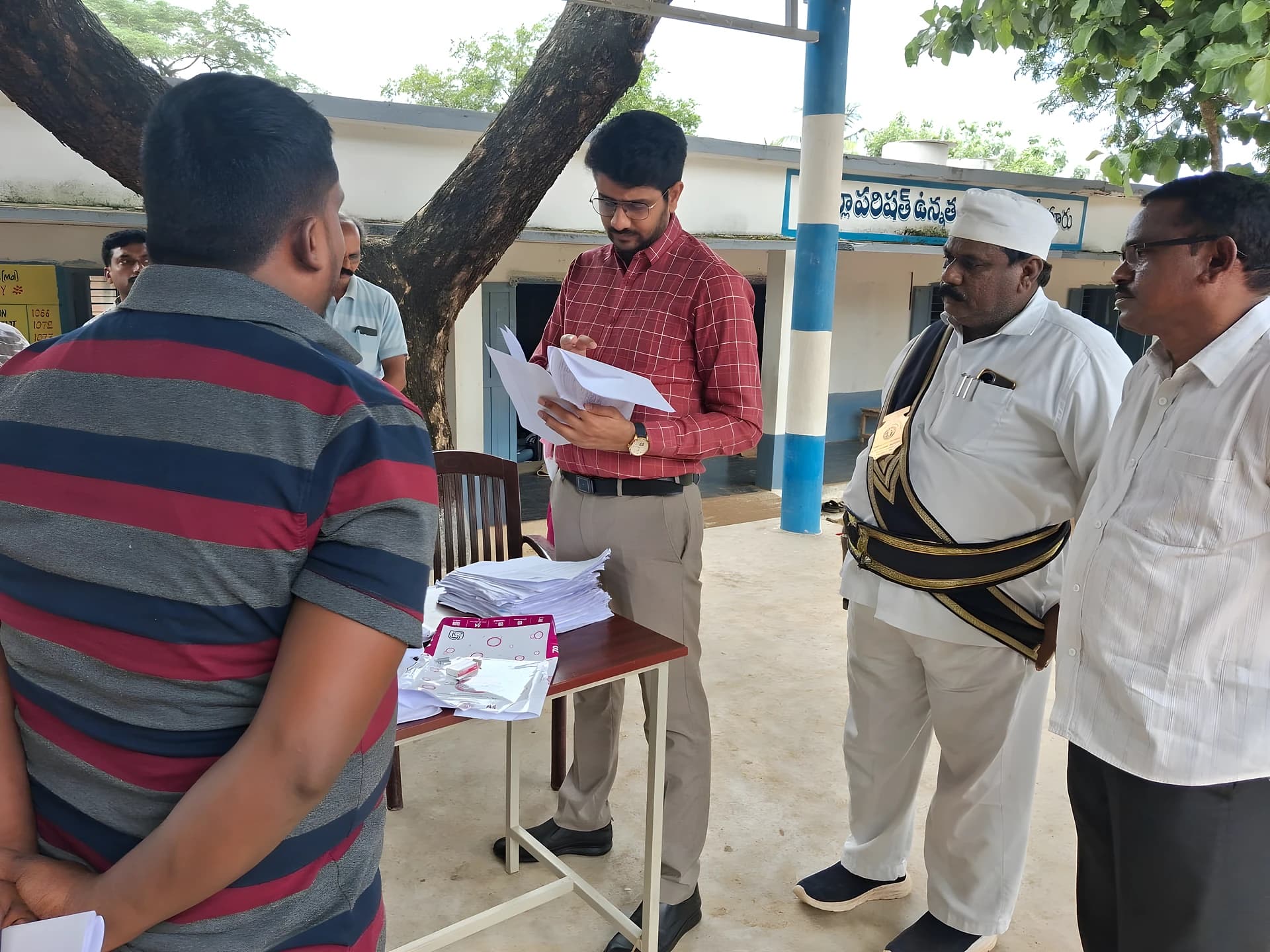 వేంసూరులో సబ్ కలెక్టర్ ఆకస్మిక తనిఖీలు