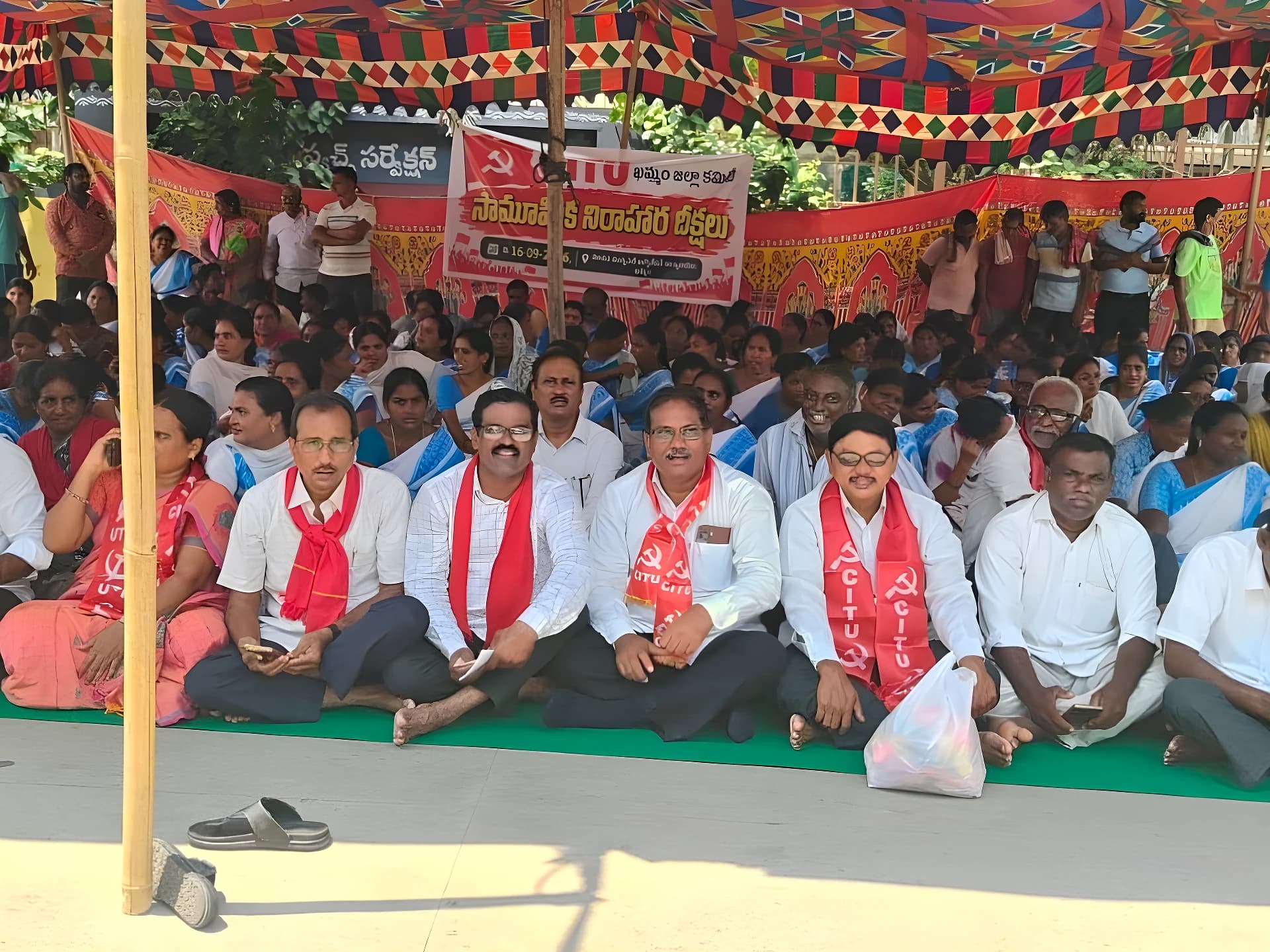 స్కీమ్ వర్కర్ల దీక్షలు.. నిరంకుశత్వానికి నిరసన!