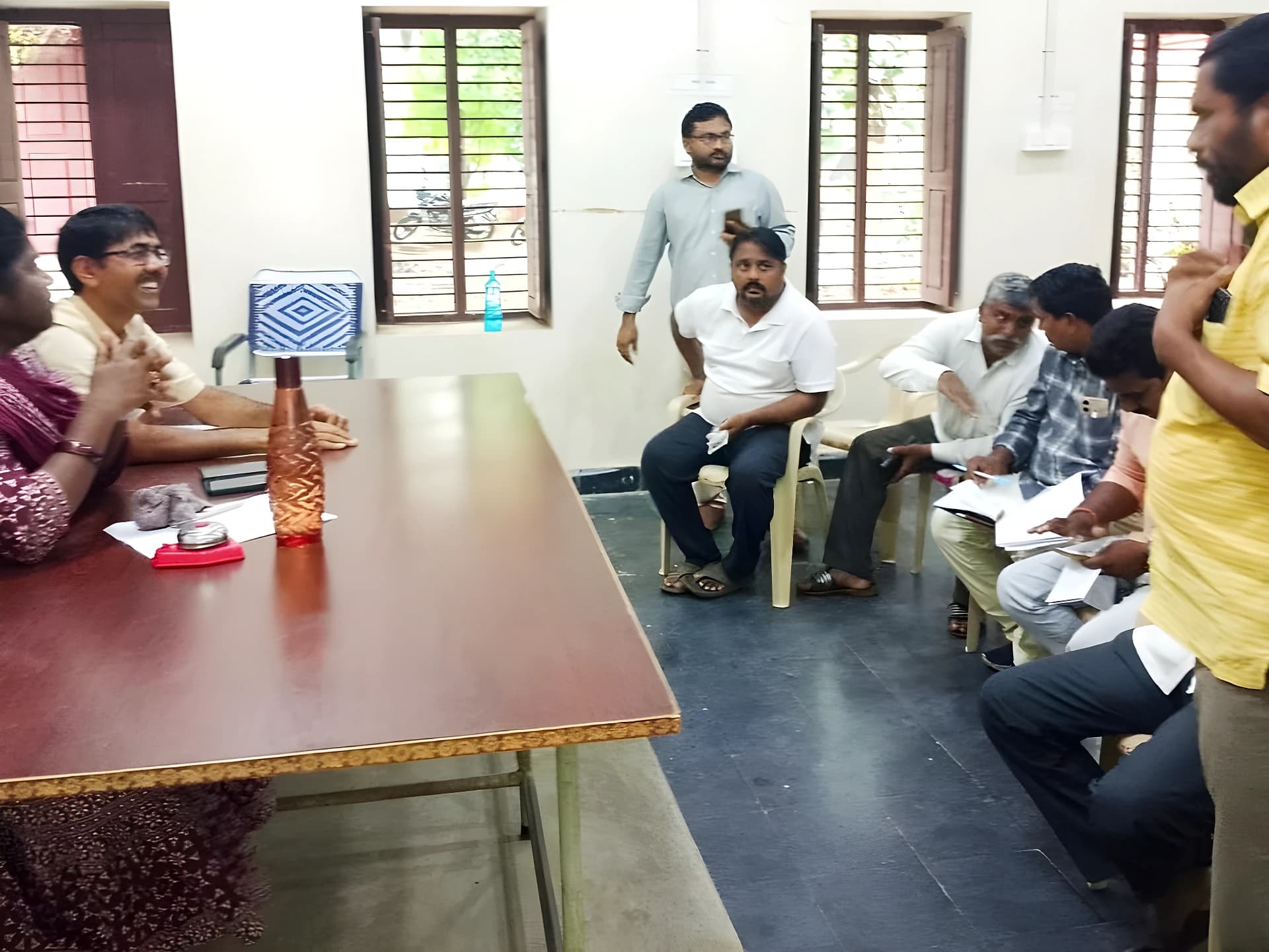 విద్యుత్ అధికారుల తీరుపై సర్పంచుల గుస్సా..