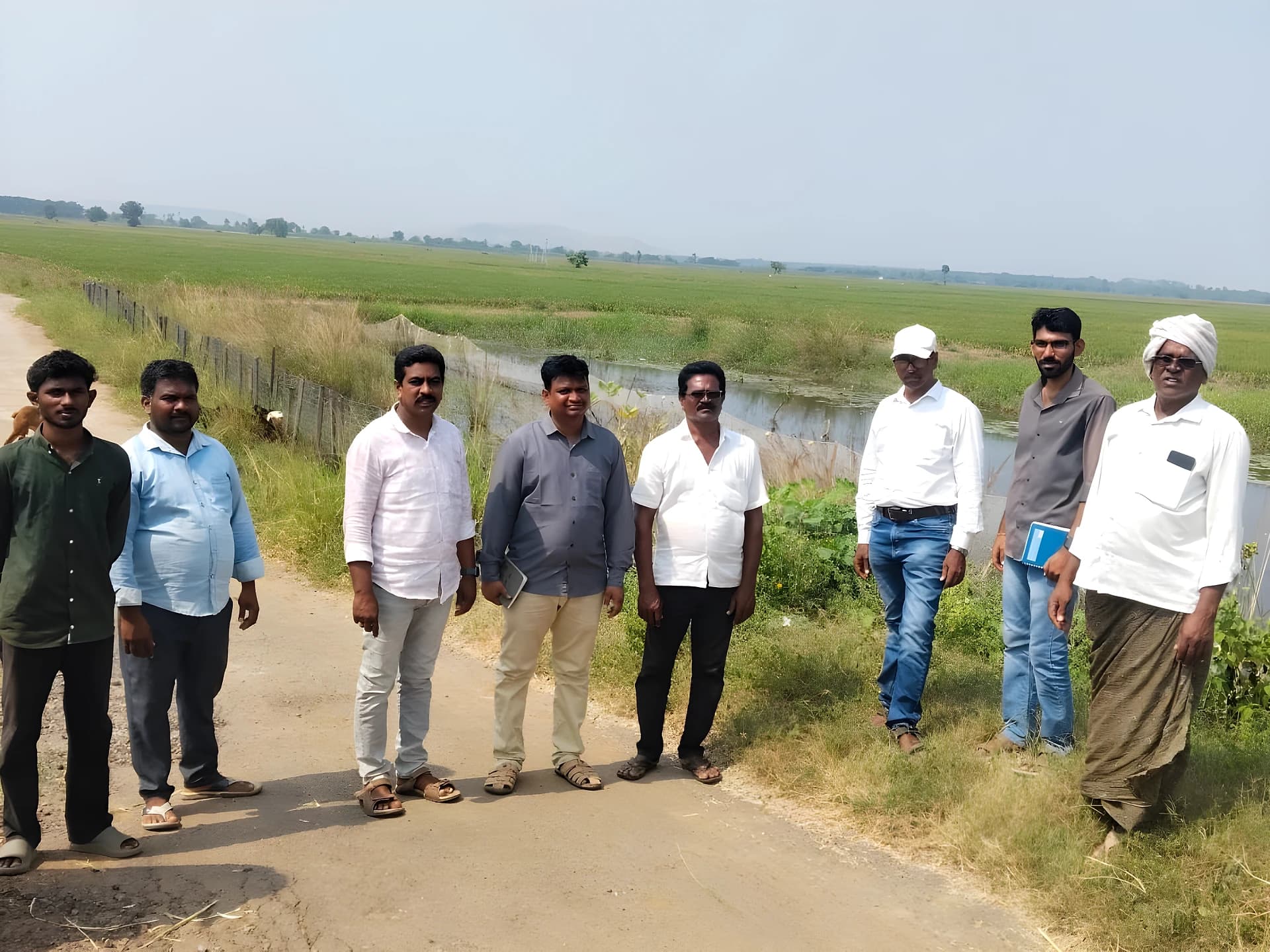 ఎండిపోతున్న పంటలకు సాగునీరు
