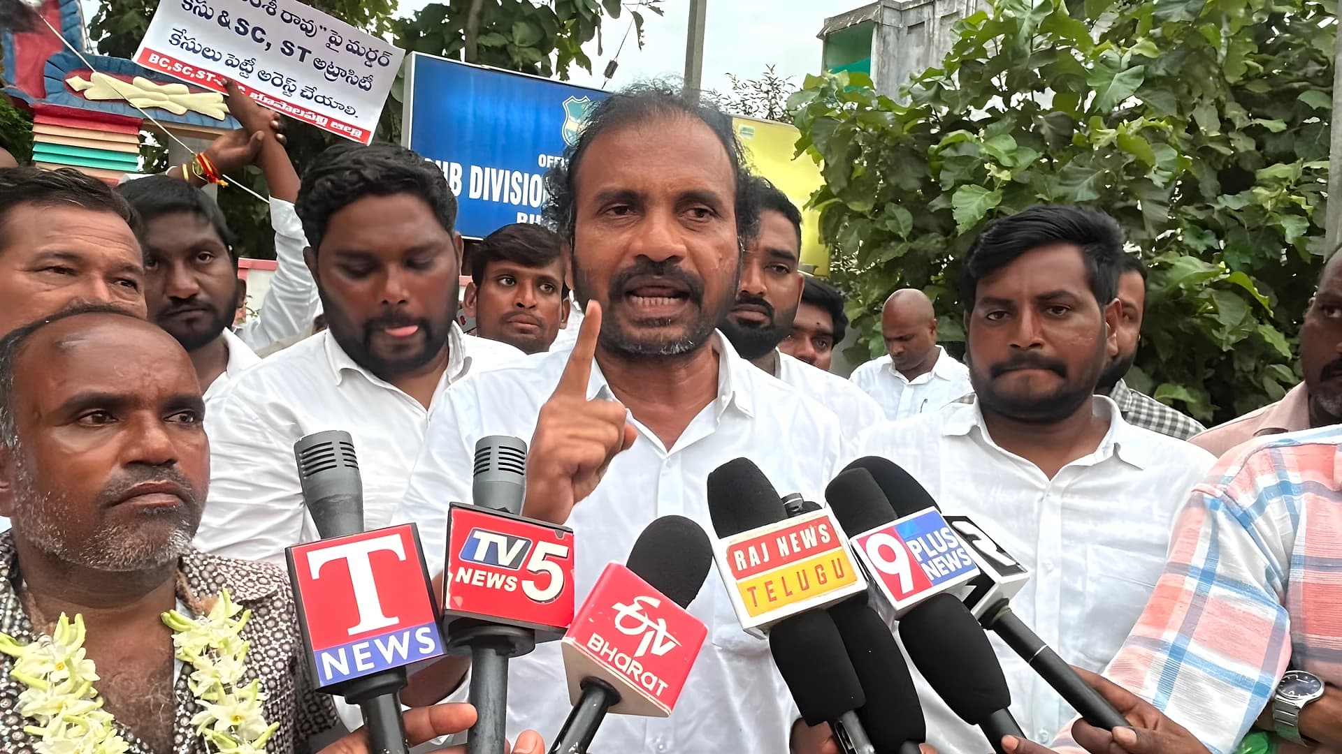 భూపాలపల్లి జిల్లా బంద్కి పిలుపునిస్తాం: Dr.విశారాదన్