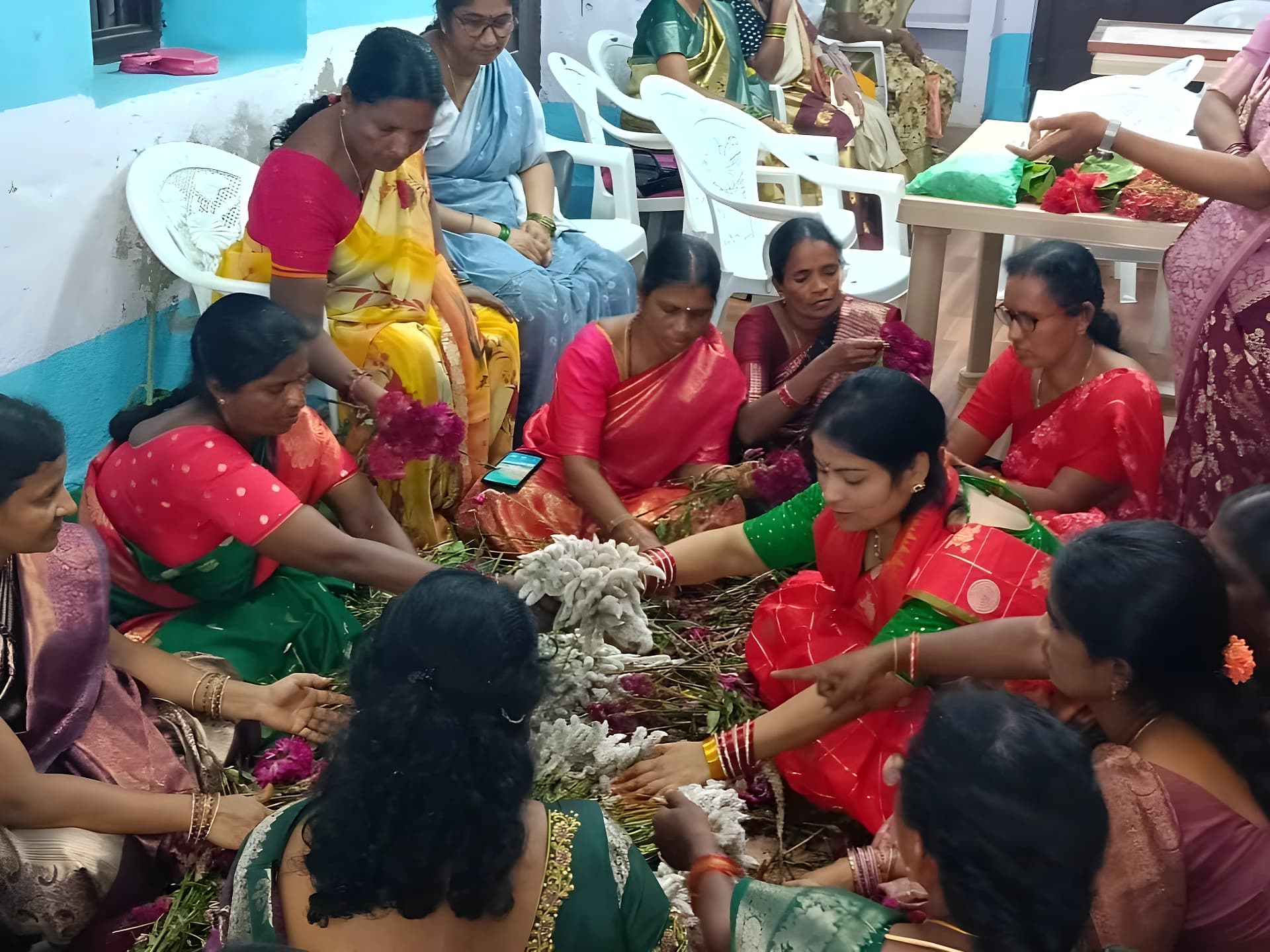 వయోవృద్ధులతో బతుకమ్మ సంబరాలు!