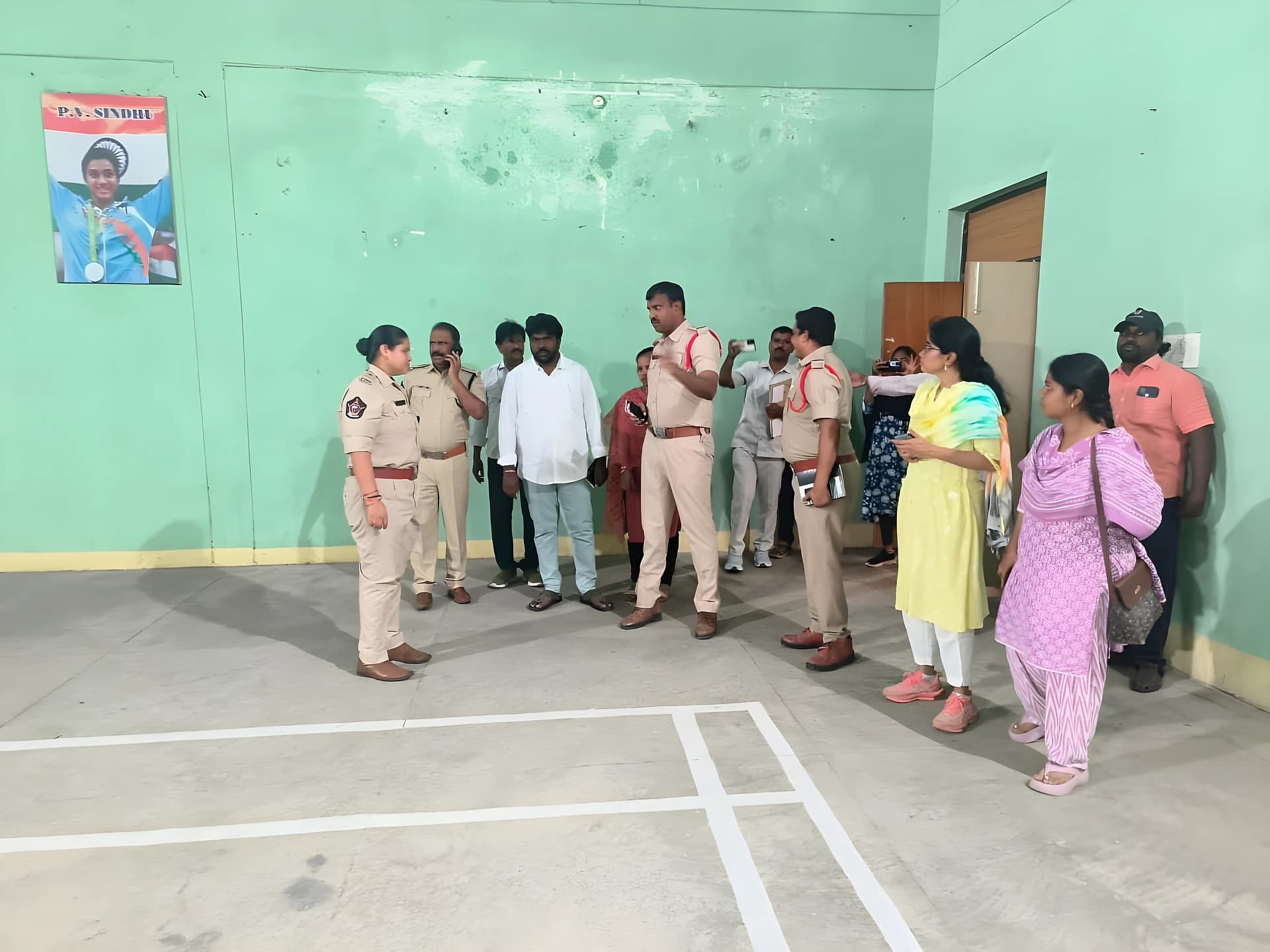 నామినేషన్ కేంద్రాలను పరిశీలించిన అడిషనల్ ఎస్పీ