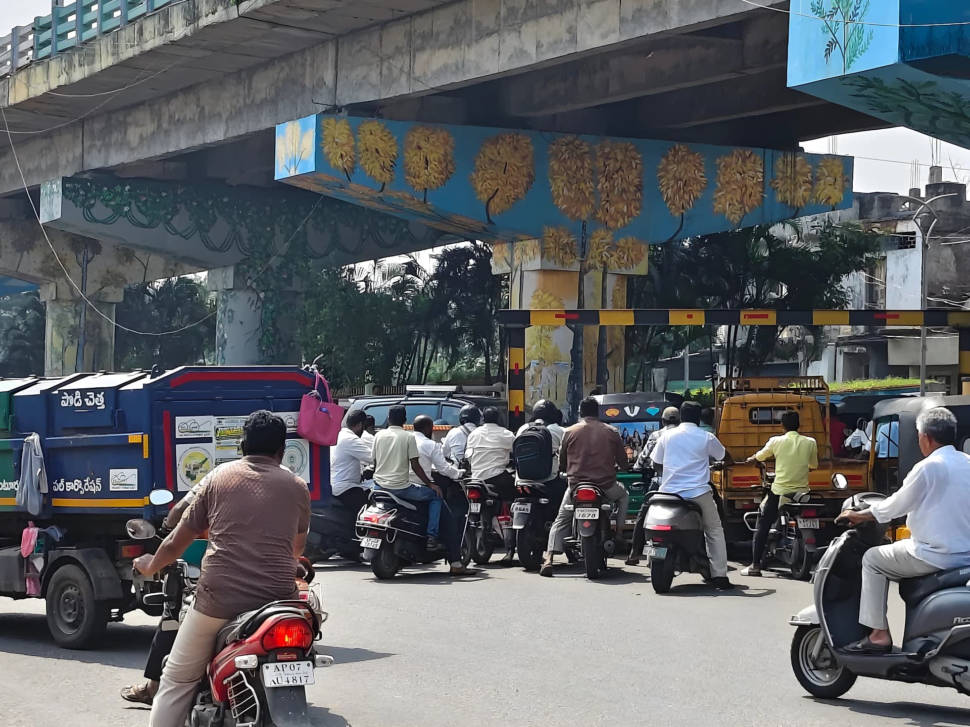 కంకరగుట్ట RUB వద్ద ట్రాఫిక్ సమస్య