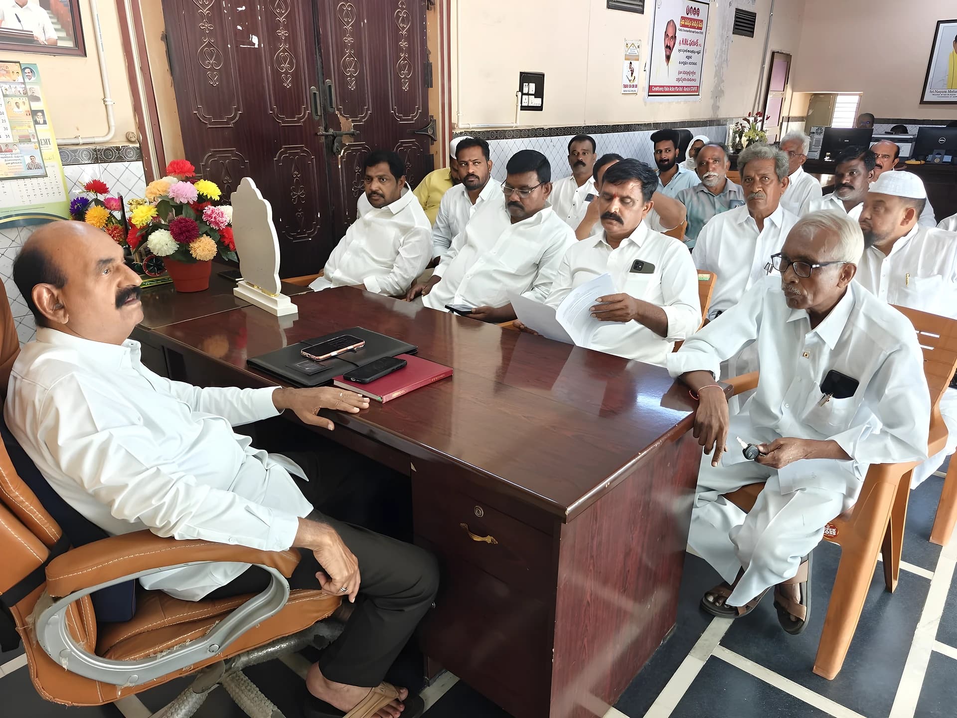అభివృద్ధి పనులపై మంత్రి ఫరూక్ సమీక్ష