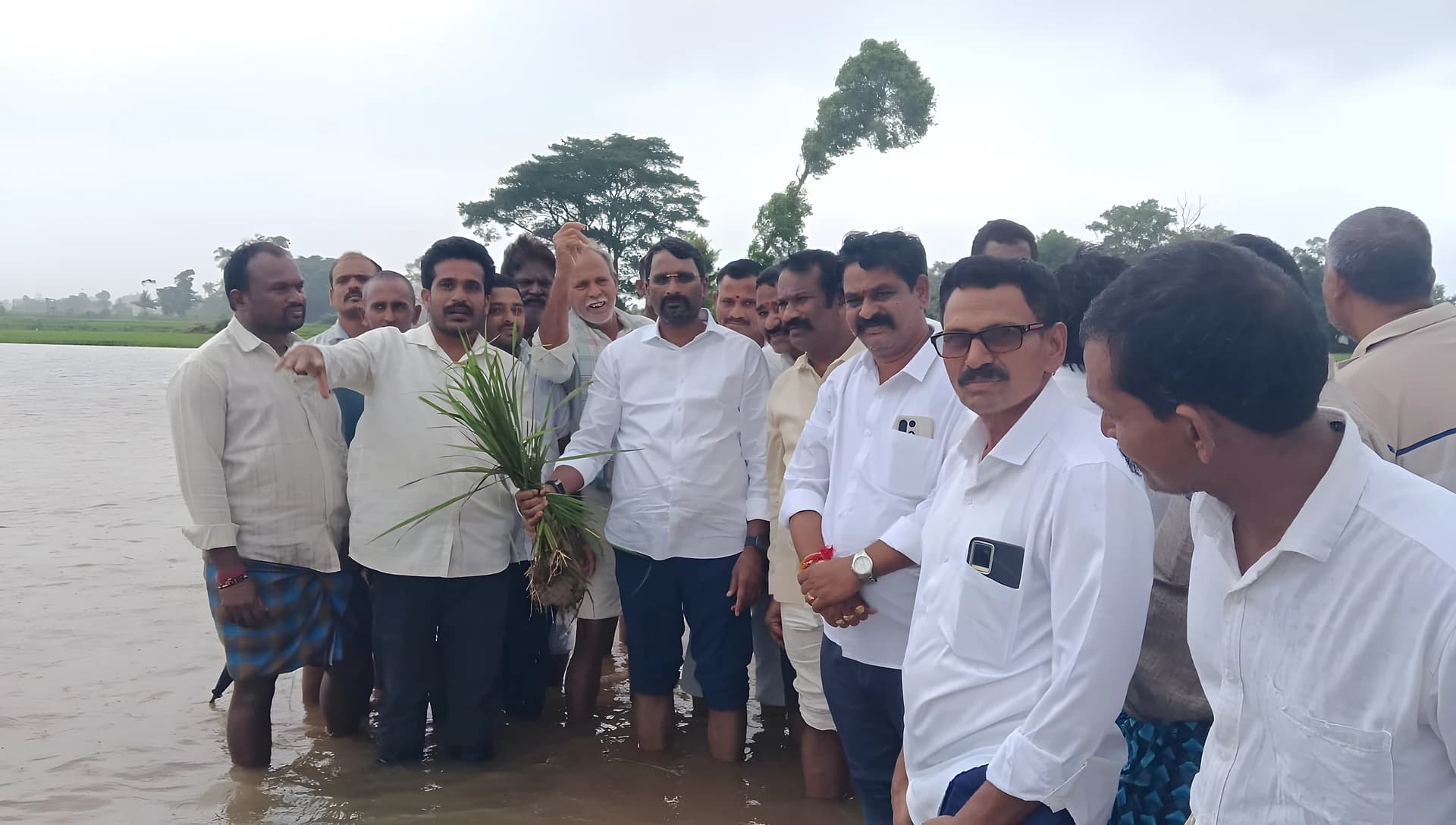 రైతాంగాన్ని ఆదుకుంటాం: MLA కొండ్రు