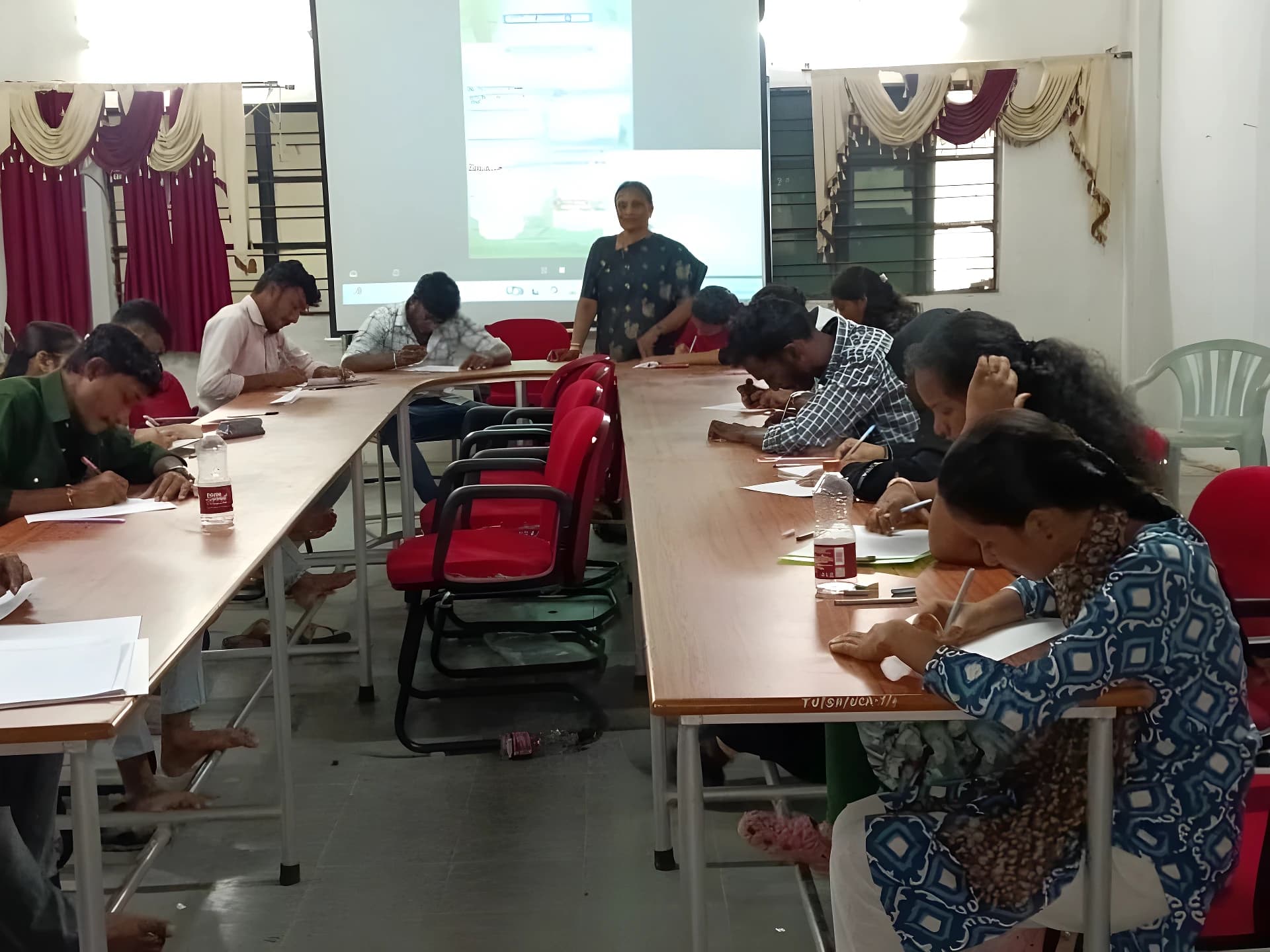 గాంధీ ఆలోచనలపై పోటీలు.. TUలో సందడి!
