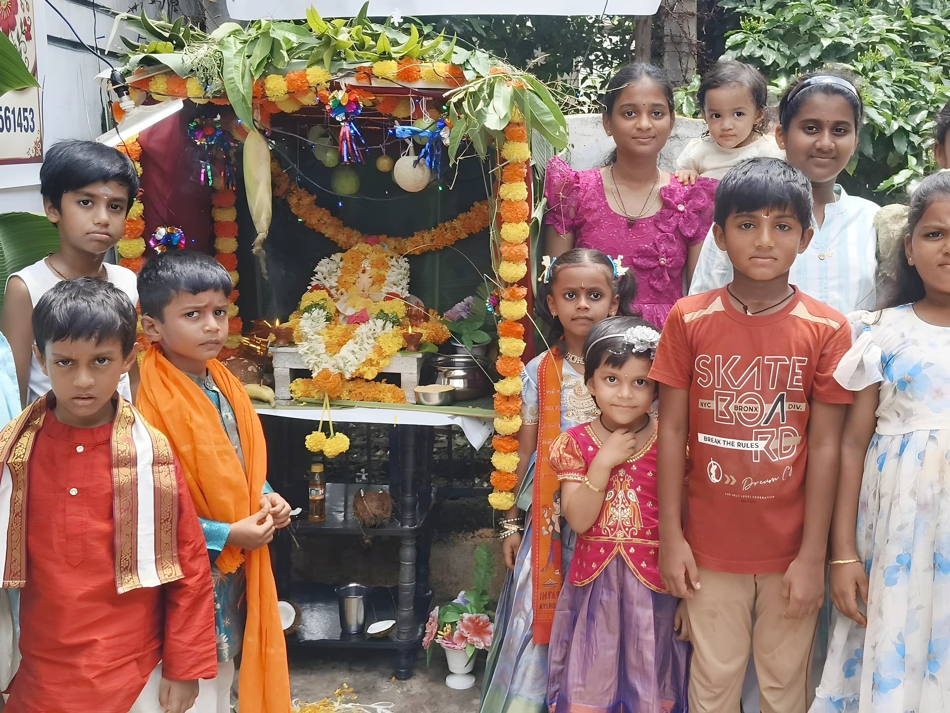 పాకెట్ మనీతో గణేష్ మండపం