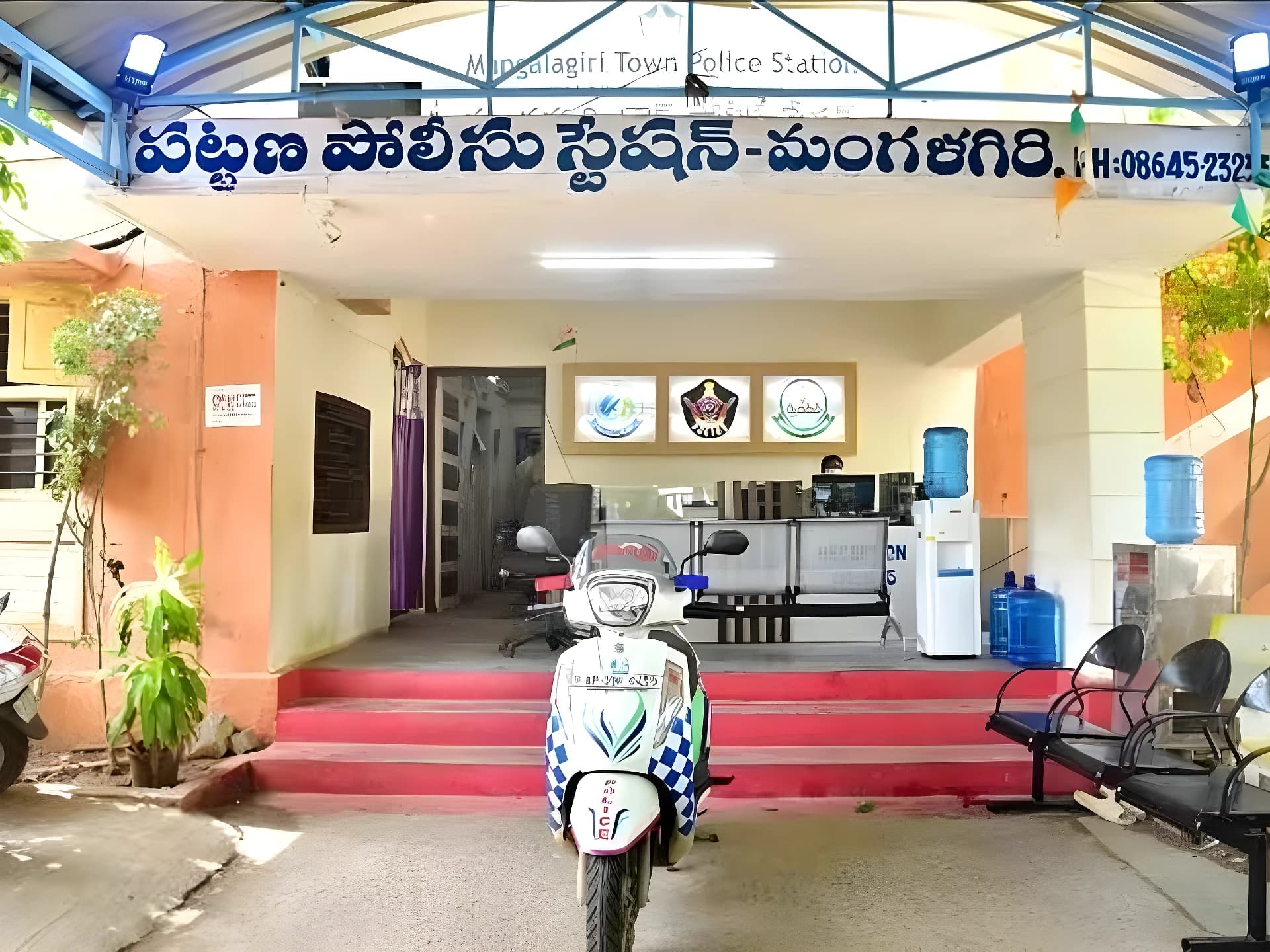 మంగళగిరి పోలీస్ స్టేషన్లో సిబ్బంది కొరత