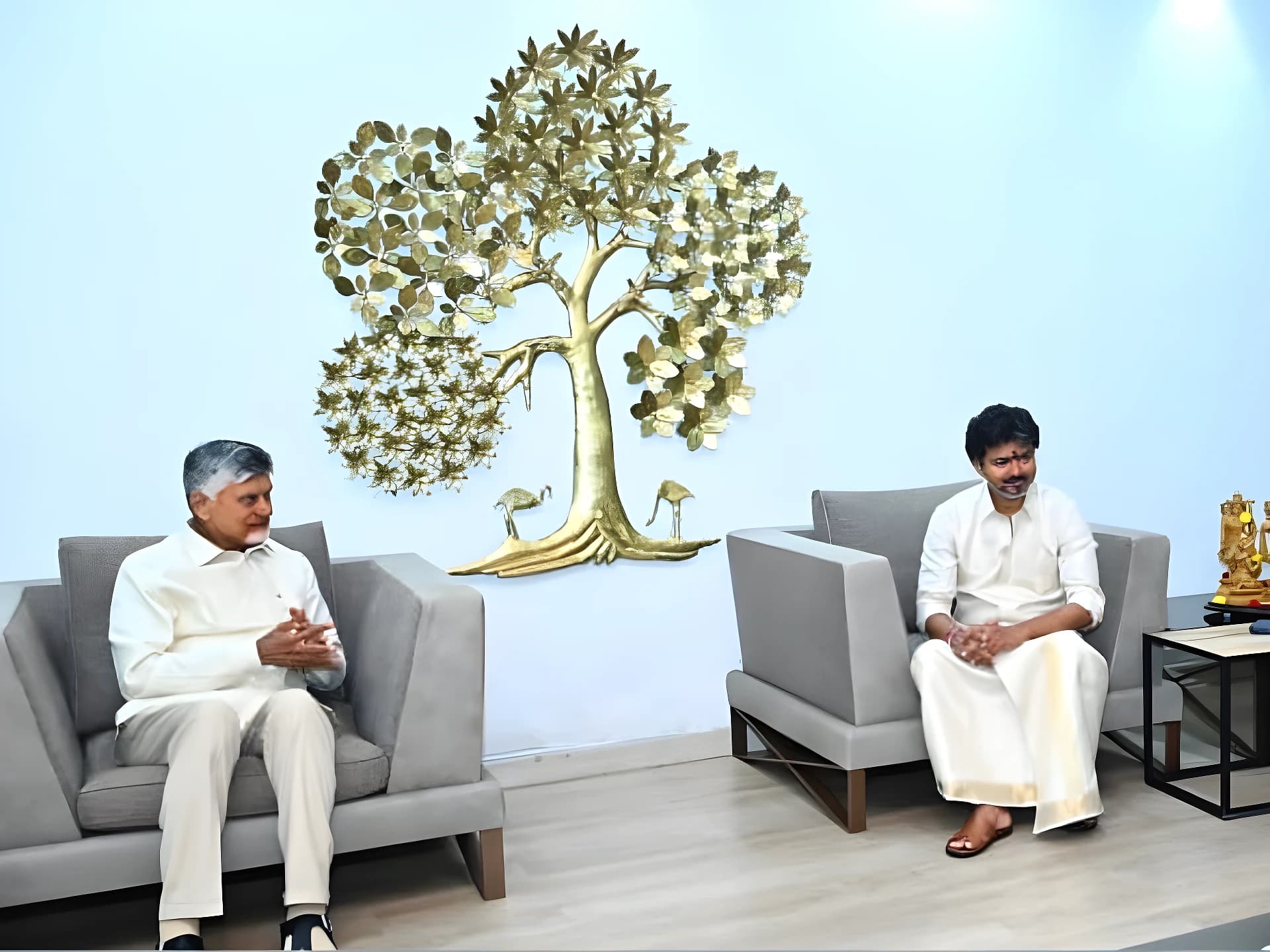 ఏపీ, తమిళనాడు సీఎంల భేటీ
