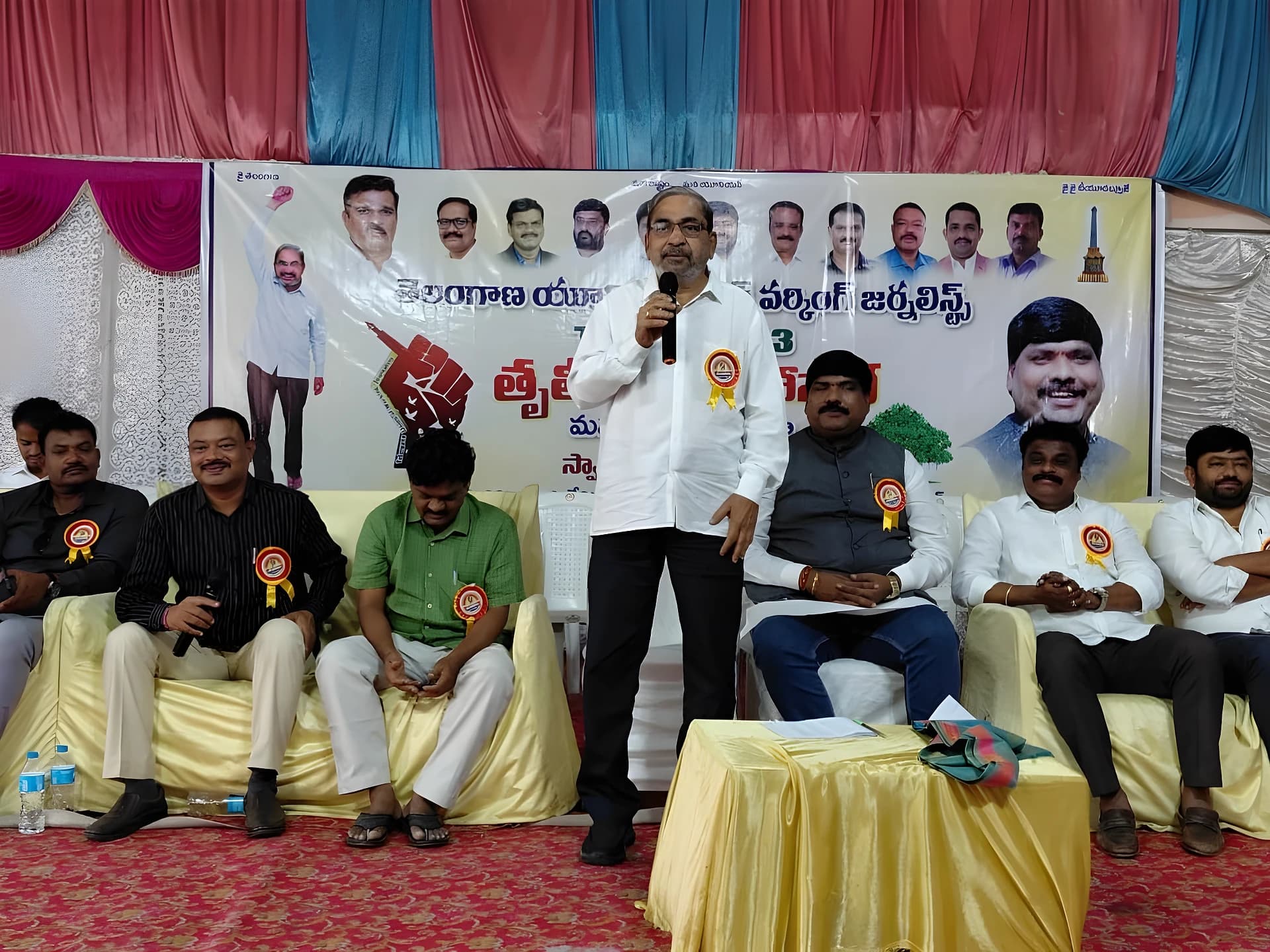 జర్నలిస్టుల కోసం పోరాడేది మేమే: అల్లం నారాయణ!
