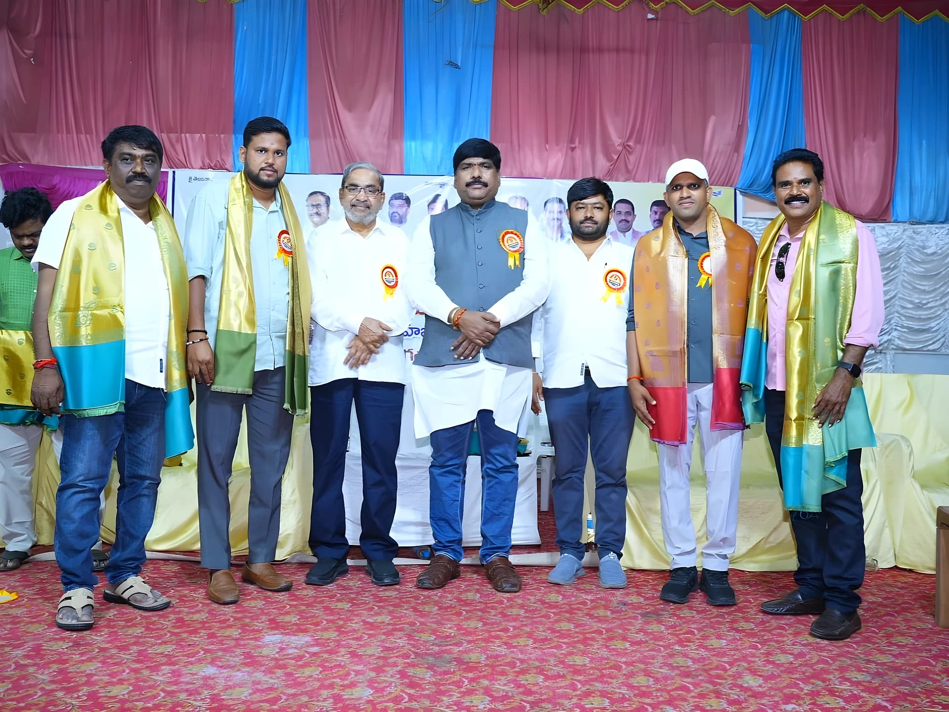 జర్నలిస్టుల కోసం పోరాడేది మేమే: అల్లం నారాయణ!