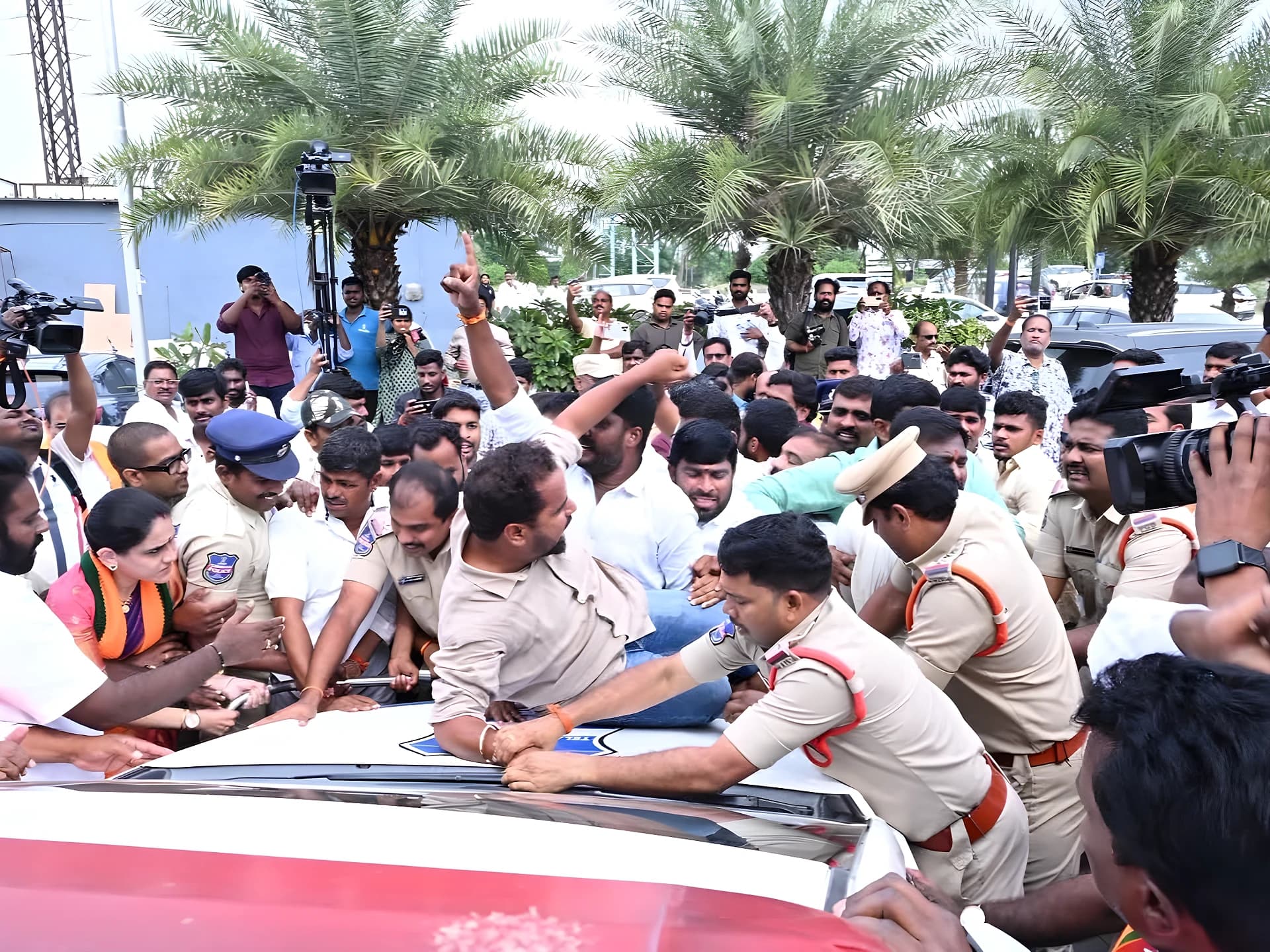 జడ్చర్ల వద్ద రామచందర్రావు అరెస్ట్
