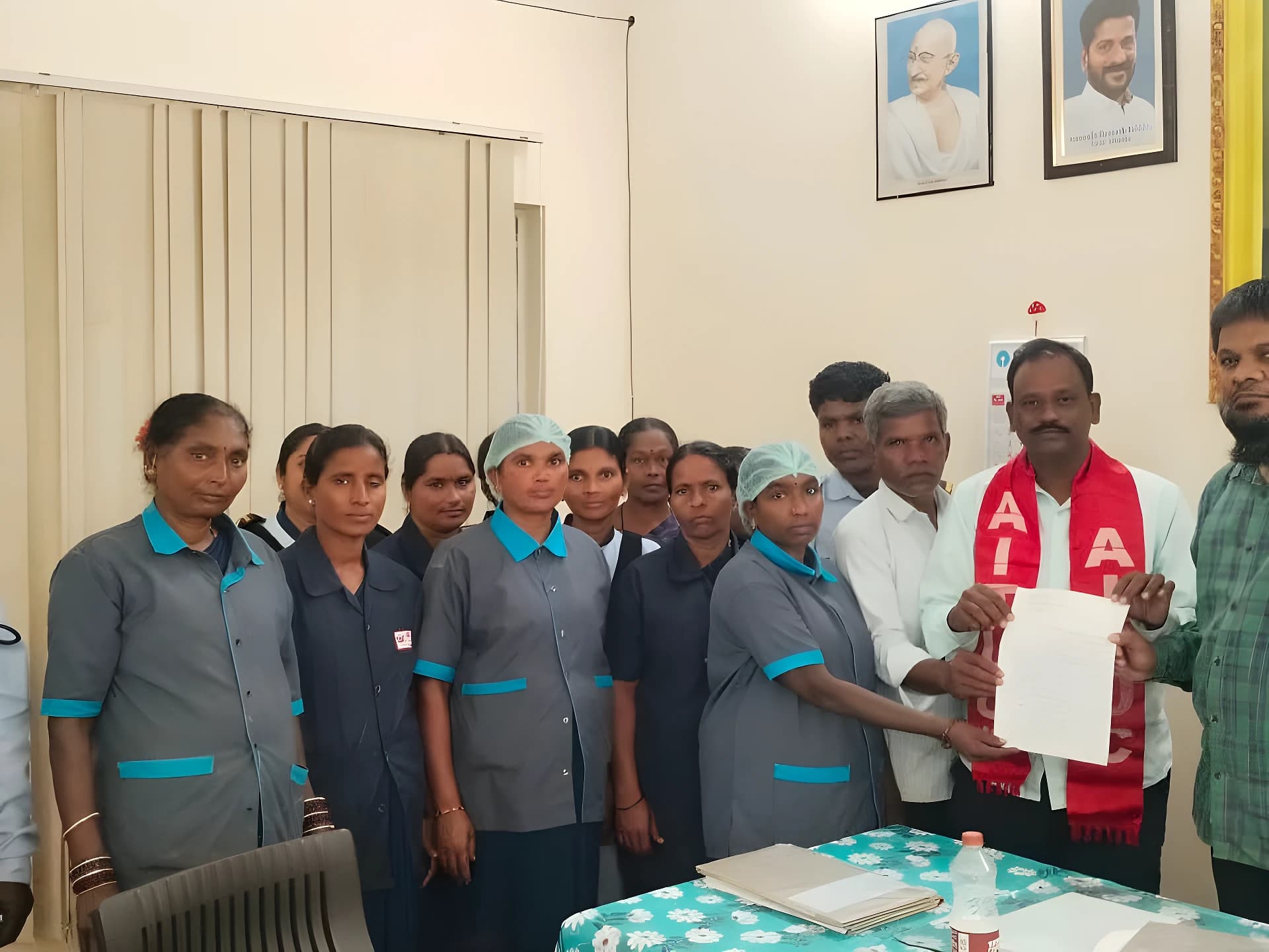 జడ్చర్ల ఆసుపత్రిలో కార్మికుల ఆందోళన